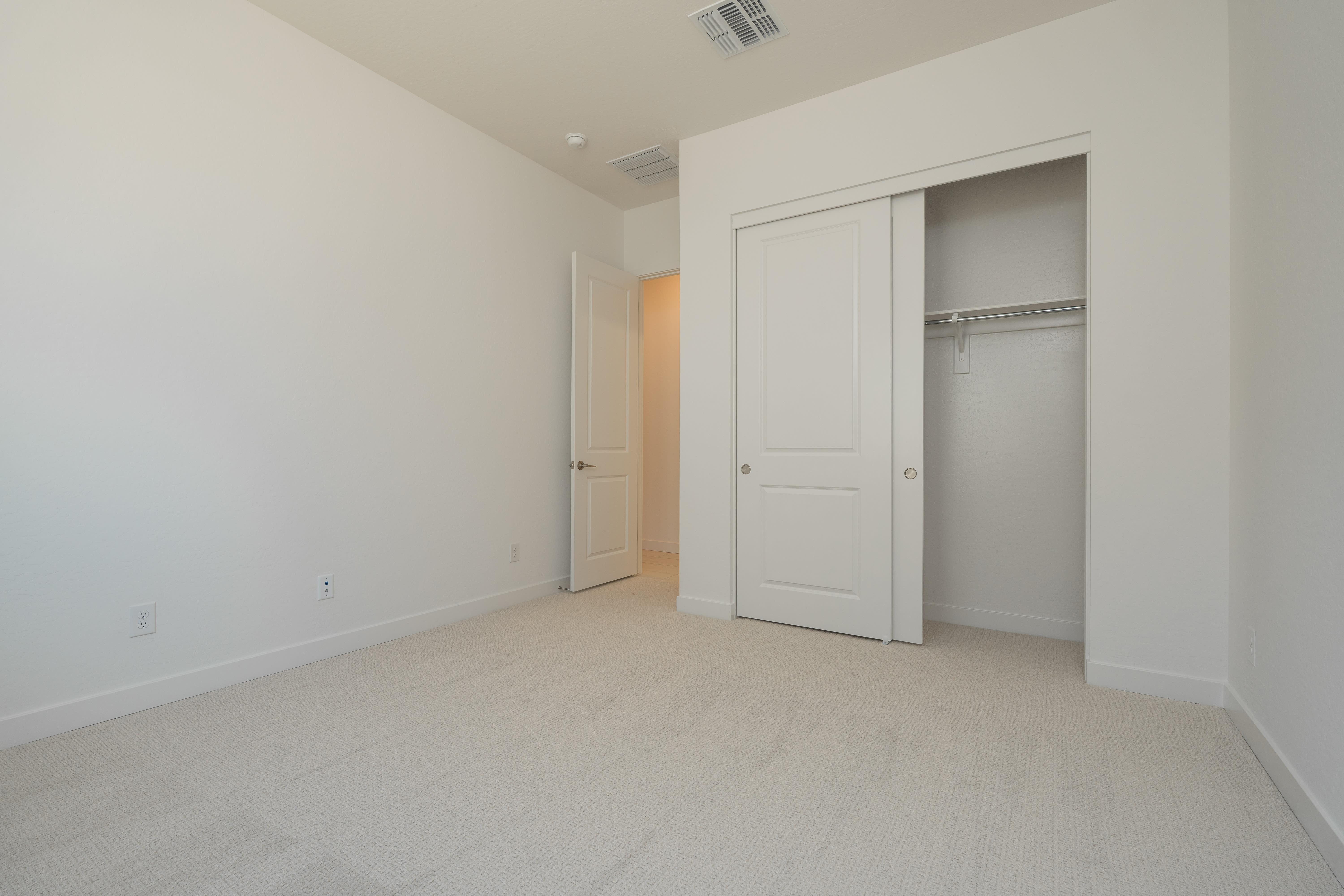 2551 E ALFONSO DR