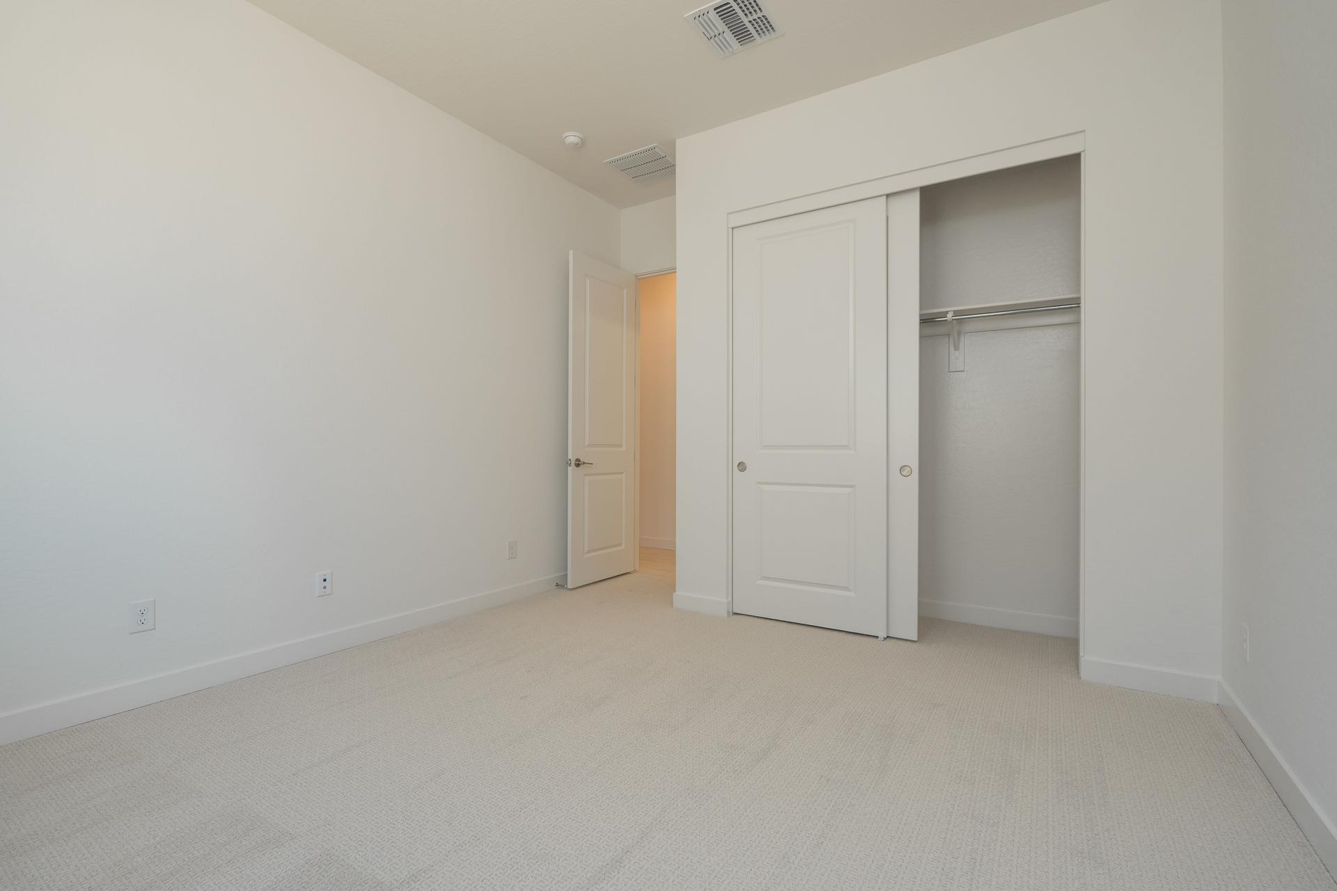 2551 E Alfonso Dr