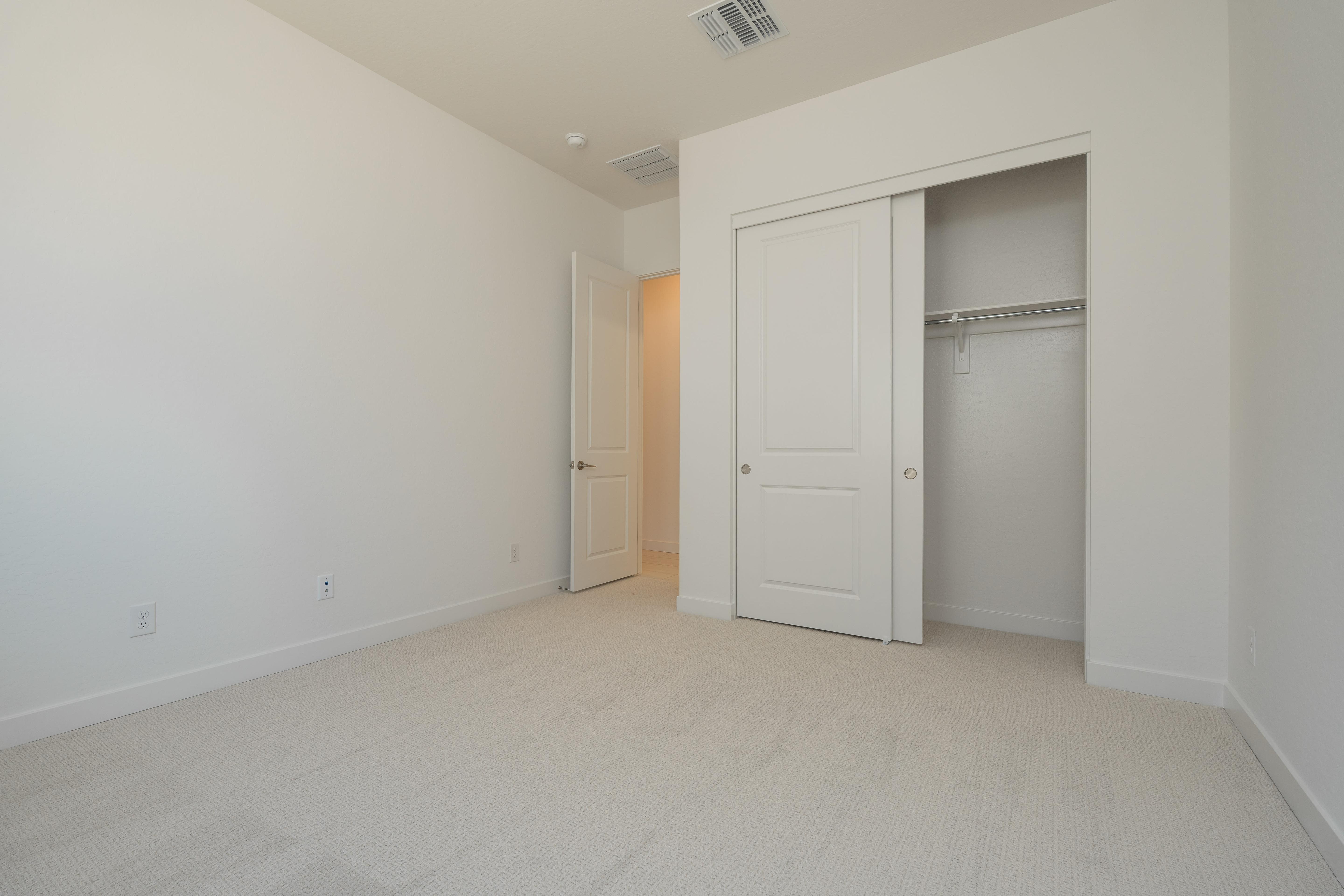 2551 E ALFONSO DR