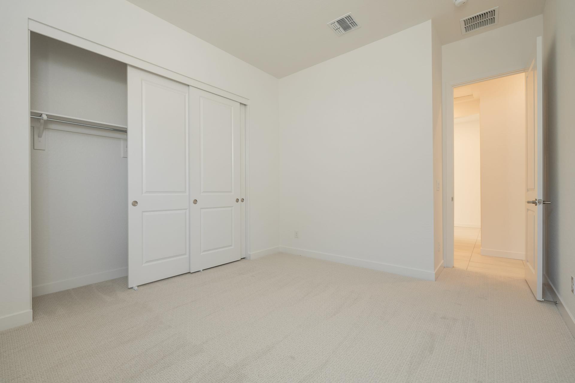2551 E Alfonso Dr