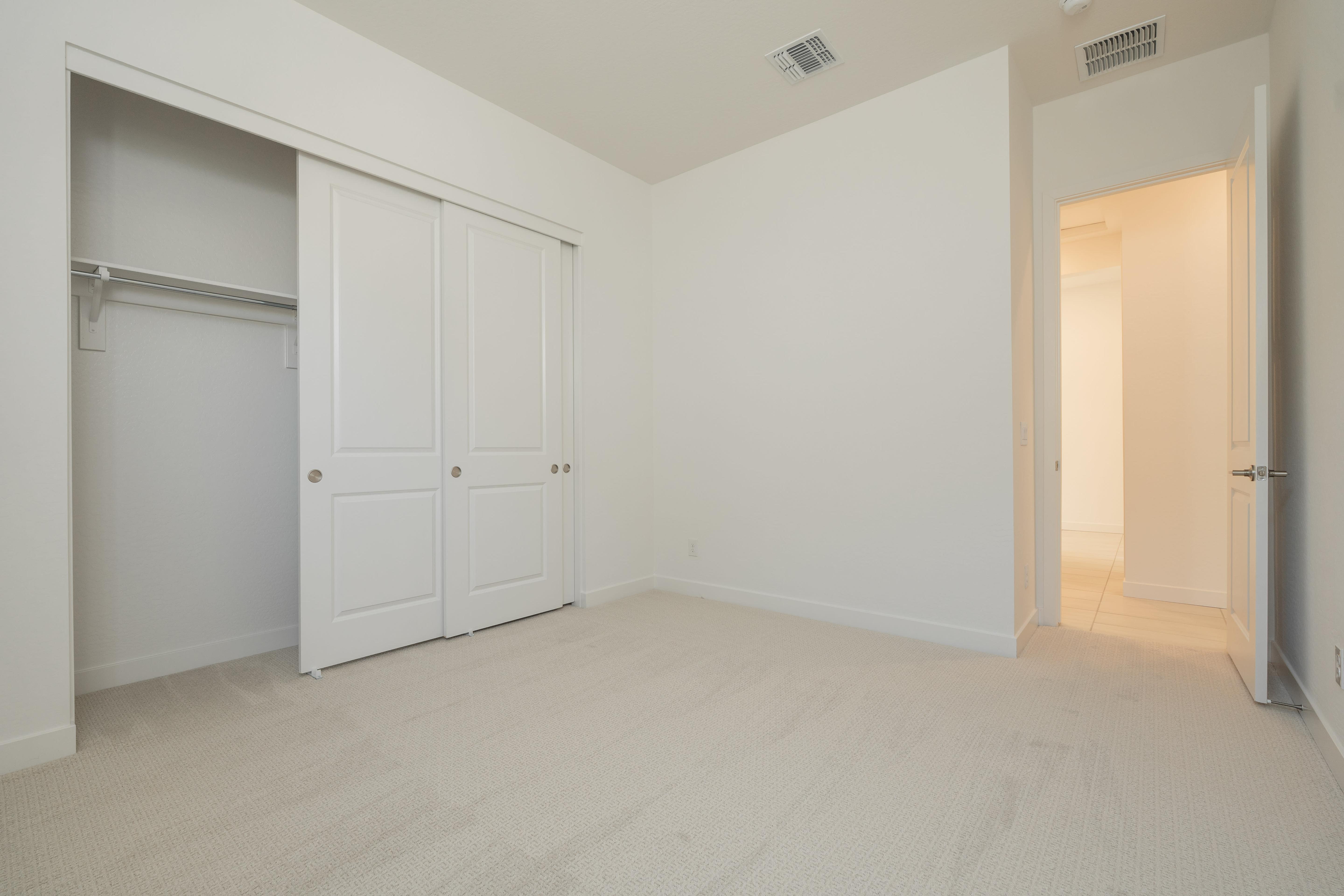 2551 E ALFONSO DR