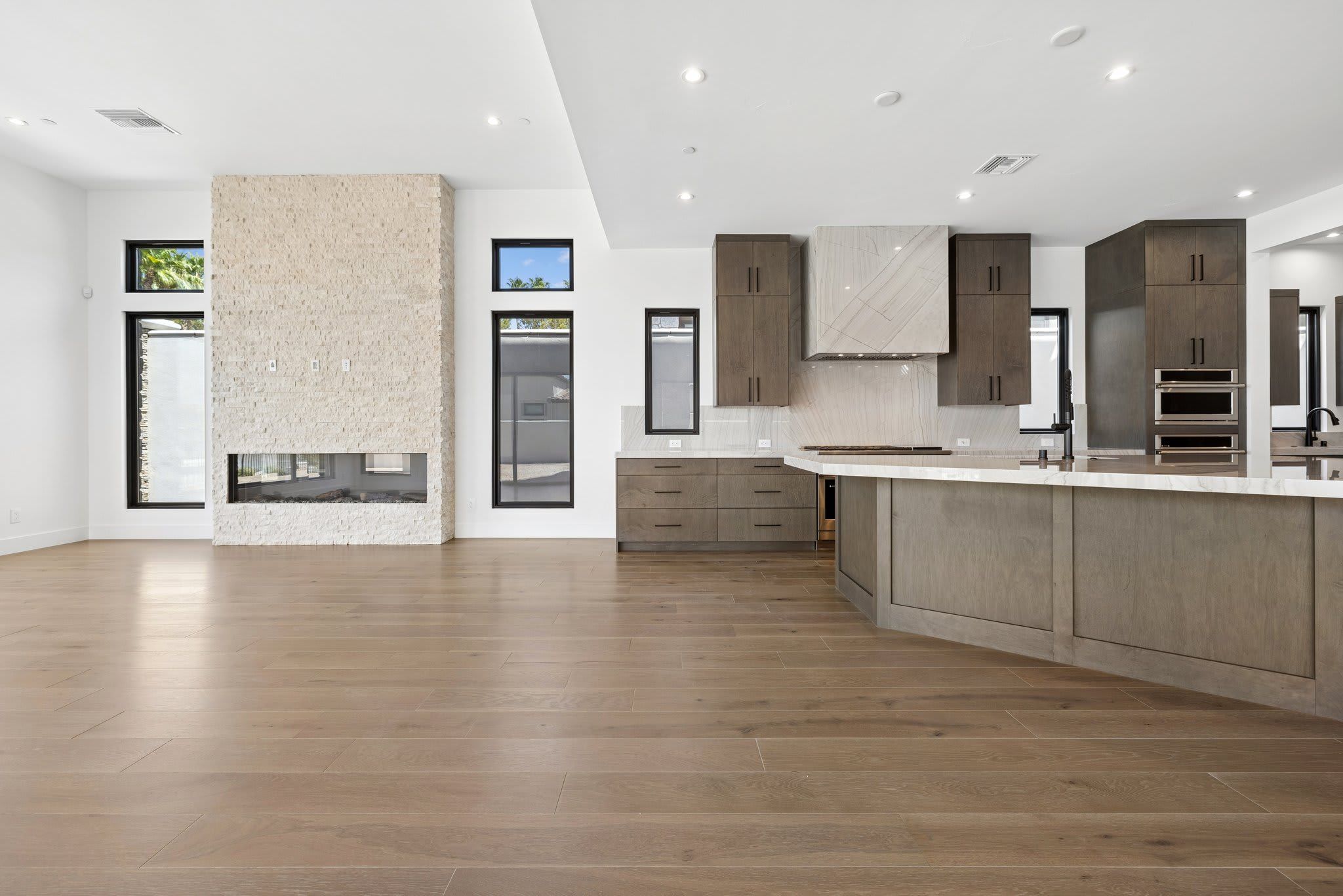 50 BELLISSIMA LAGO COURT