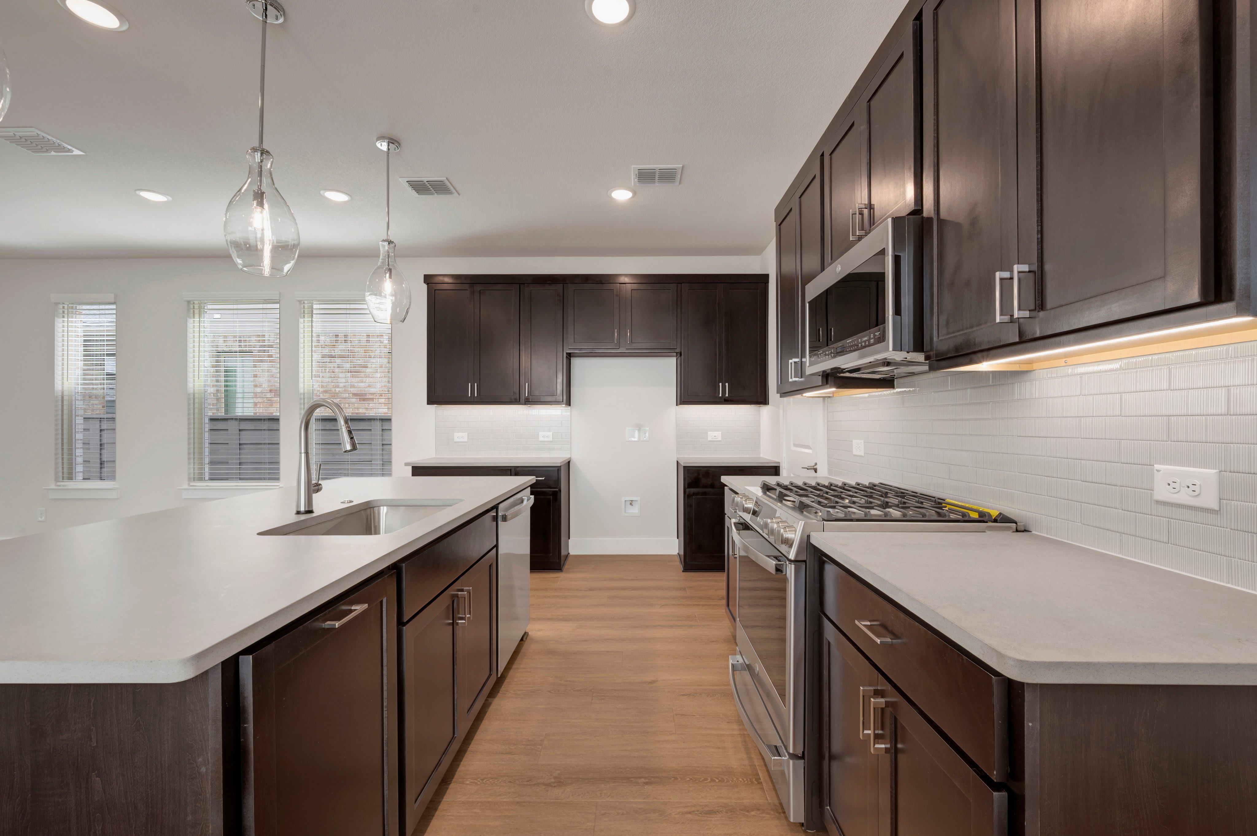 1113 Amaryllis Lane