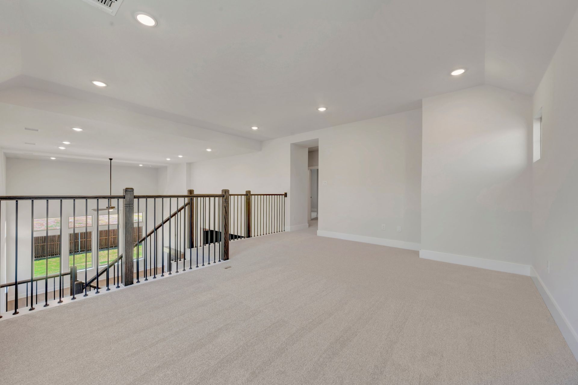 1732 Nesting Robin Lane