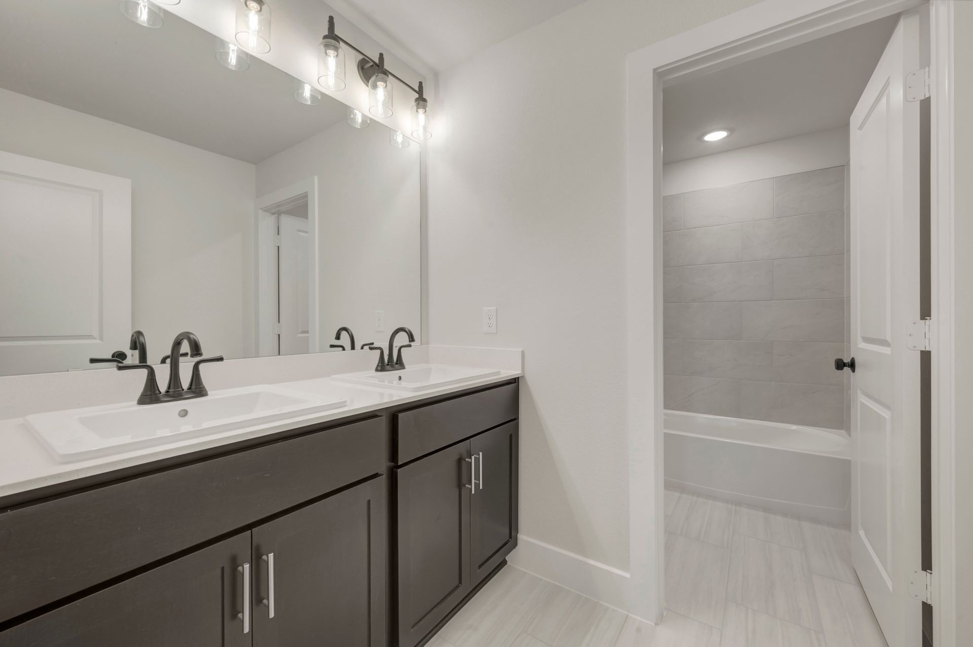 1732 Nesting Robin Lane