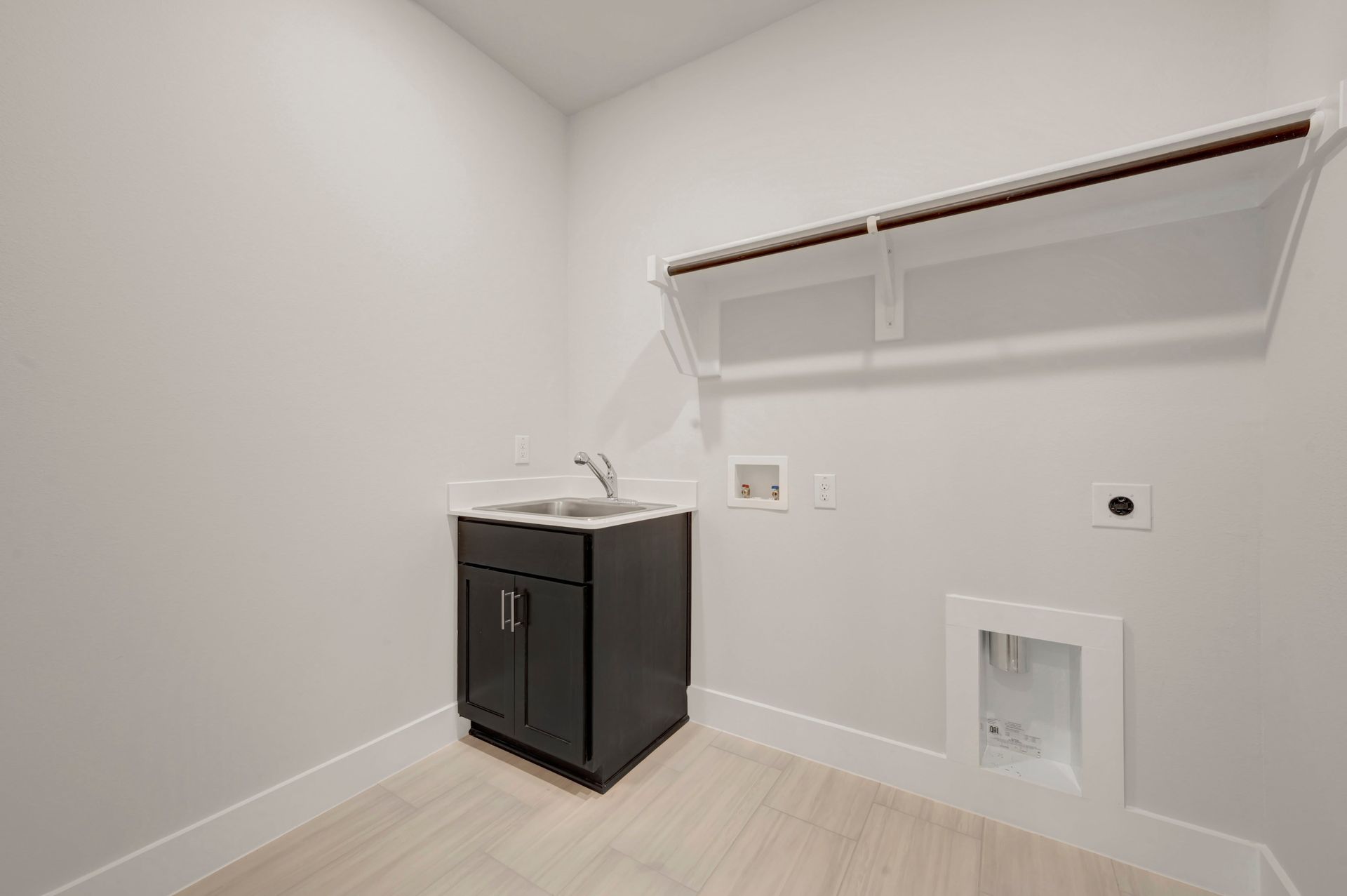 1732 Nesting Robin Lane