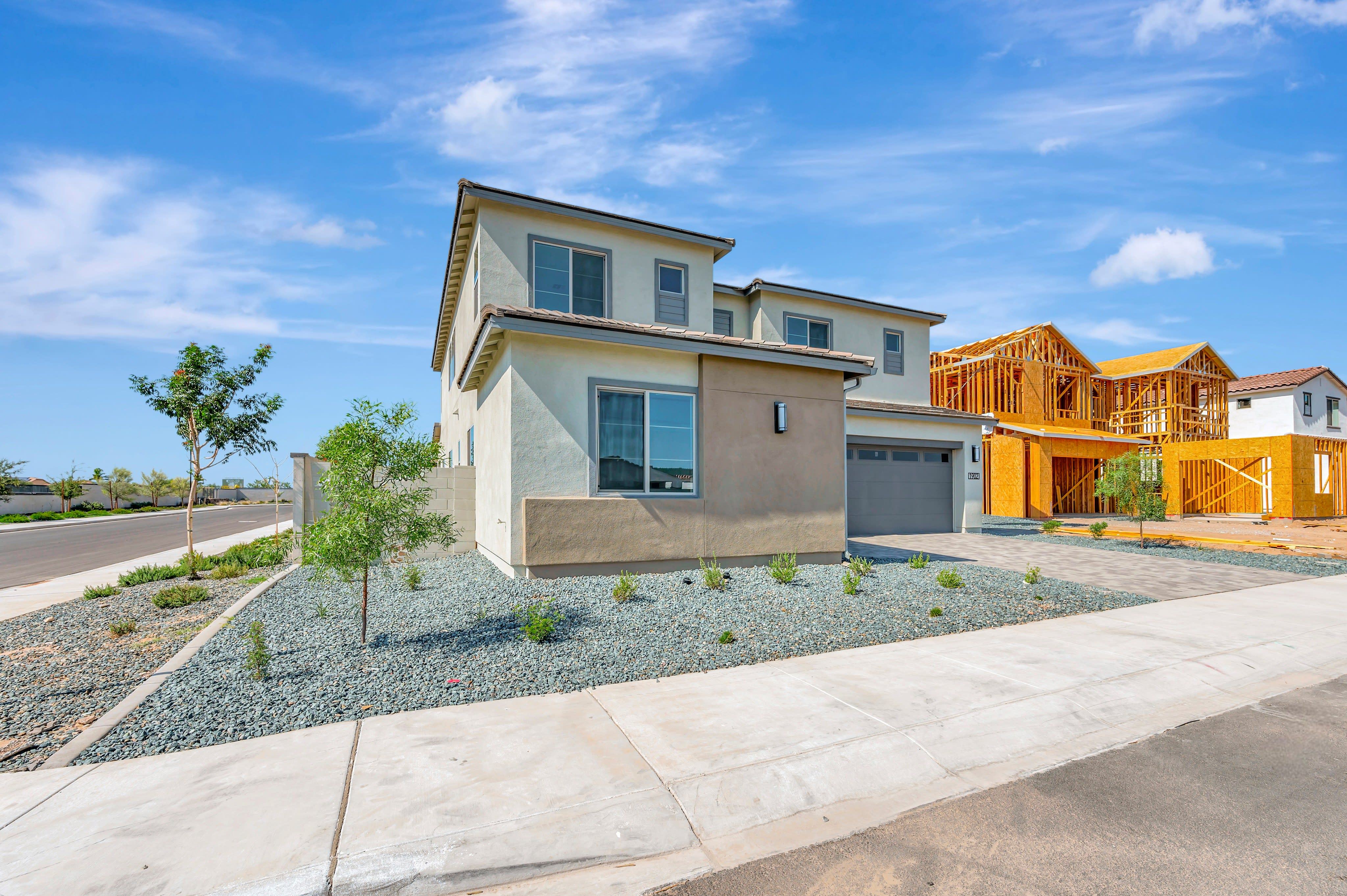 1902 E Pendolino Rd