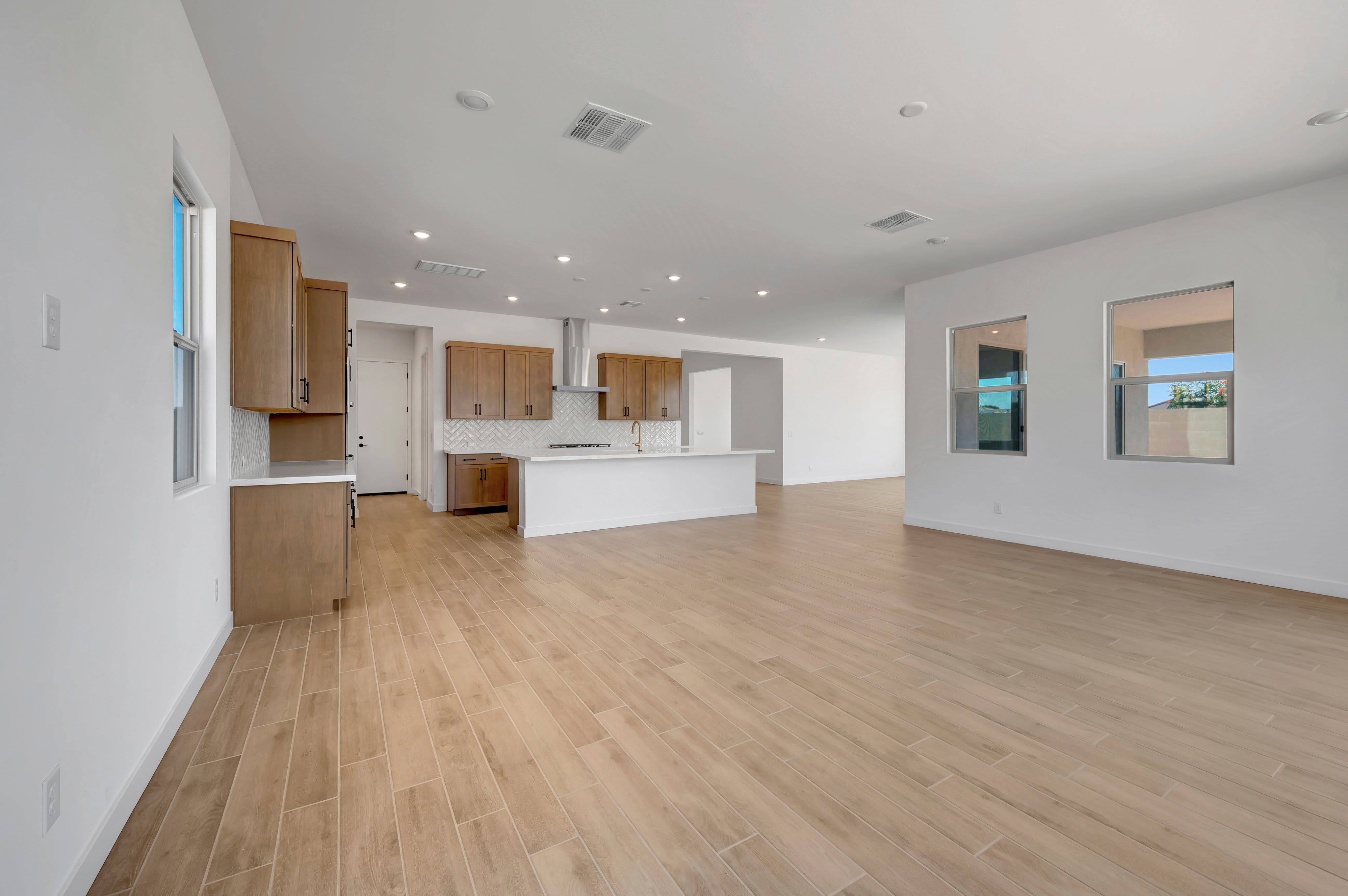 1902 E Pendolino Rd