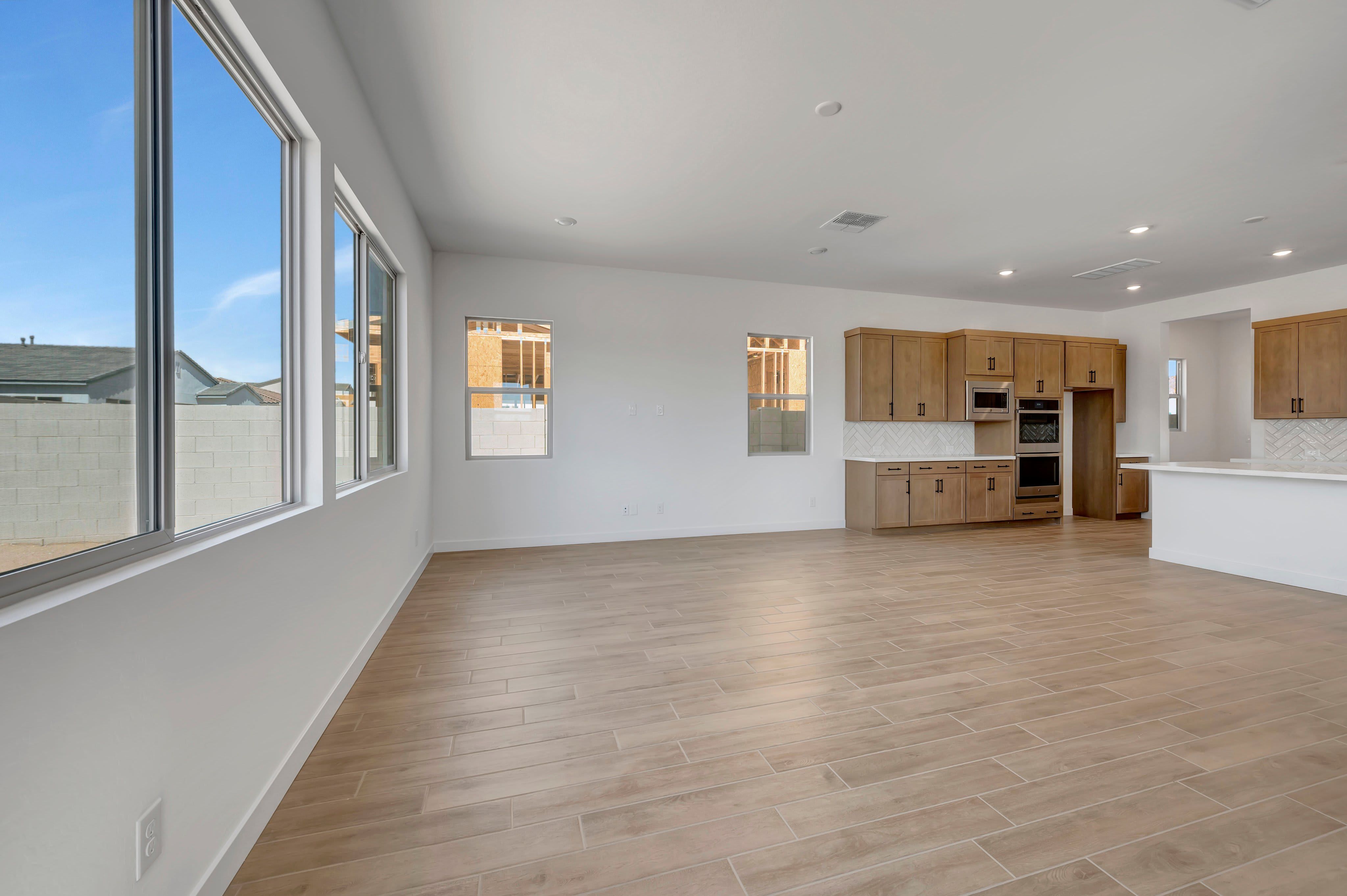 1902 E Pendolino Rd
