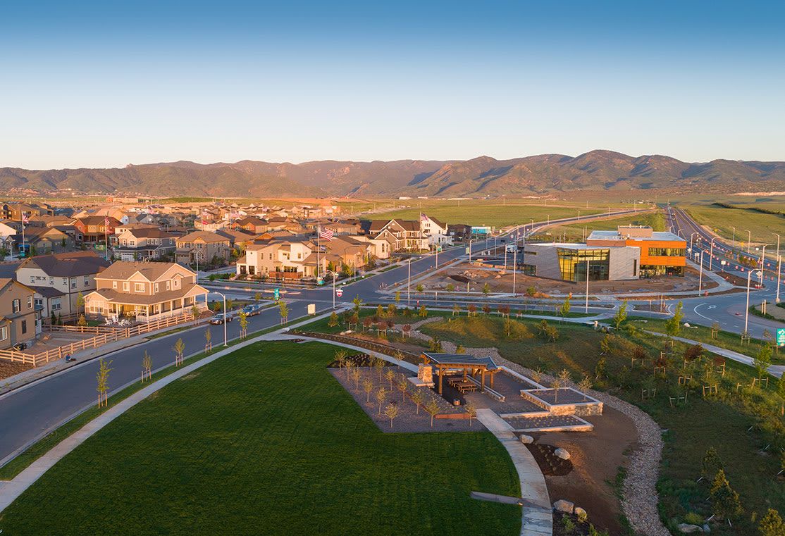 Prelude at Sterling Ranch por Tri Pointe Homes en Denver Colorado