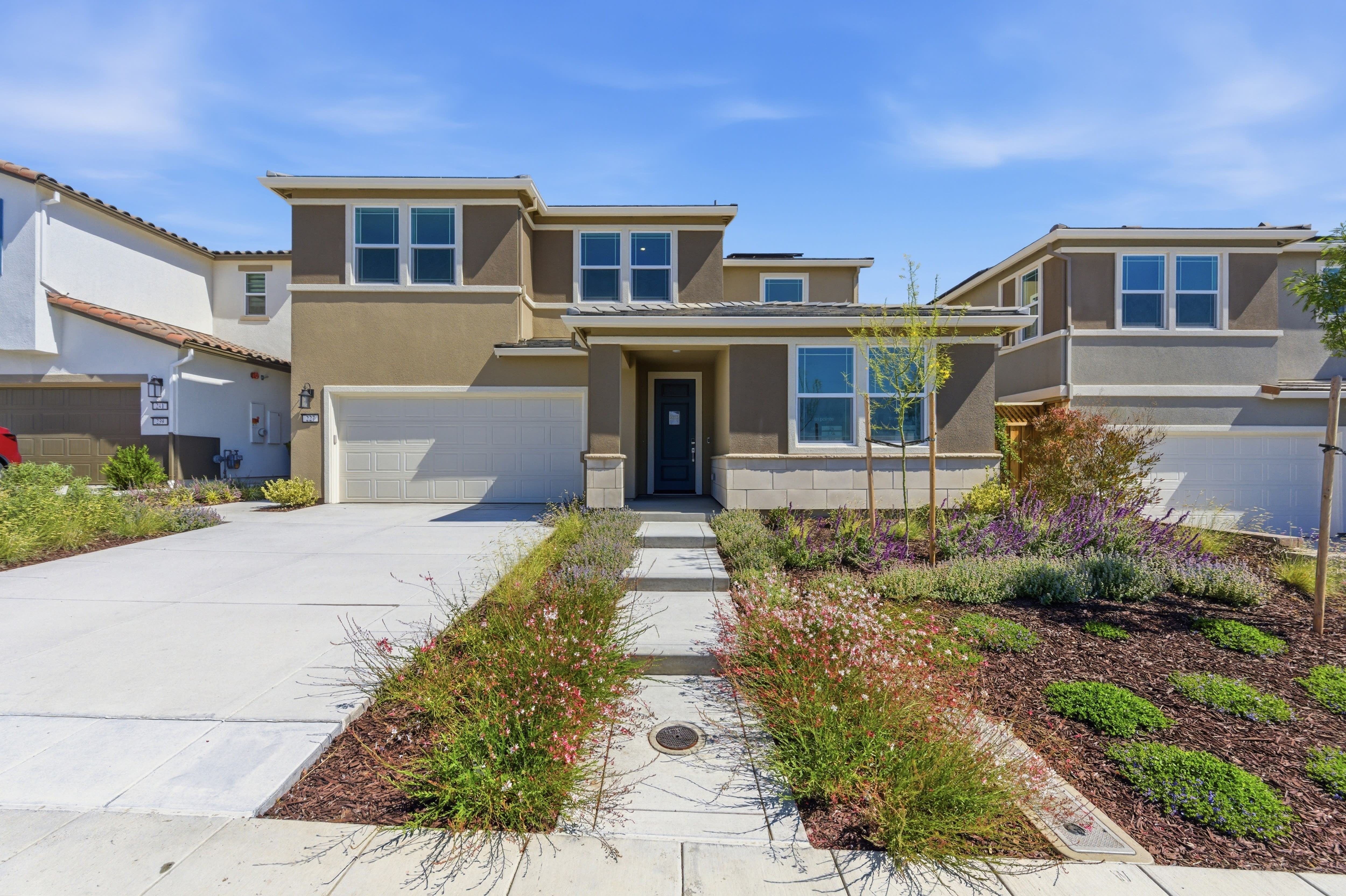 227 W Pasqua Glen