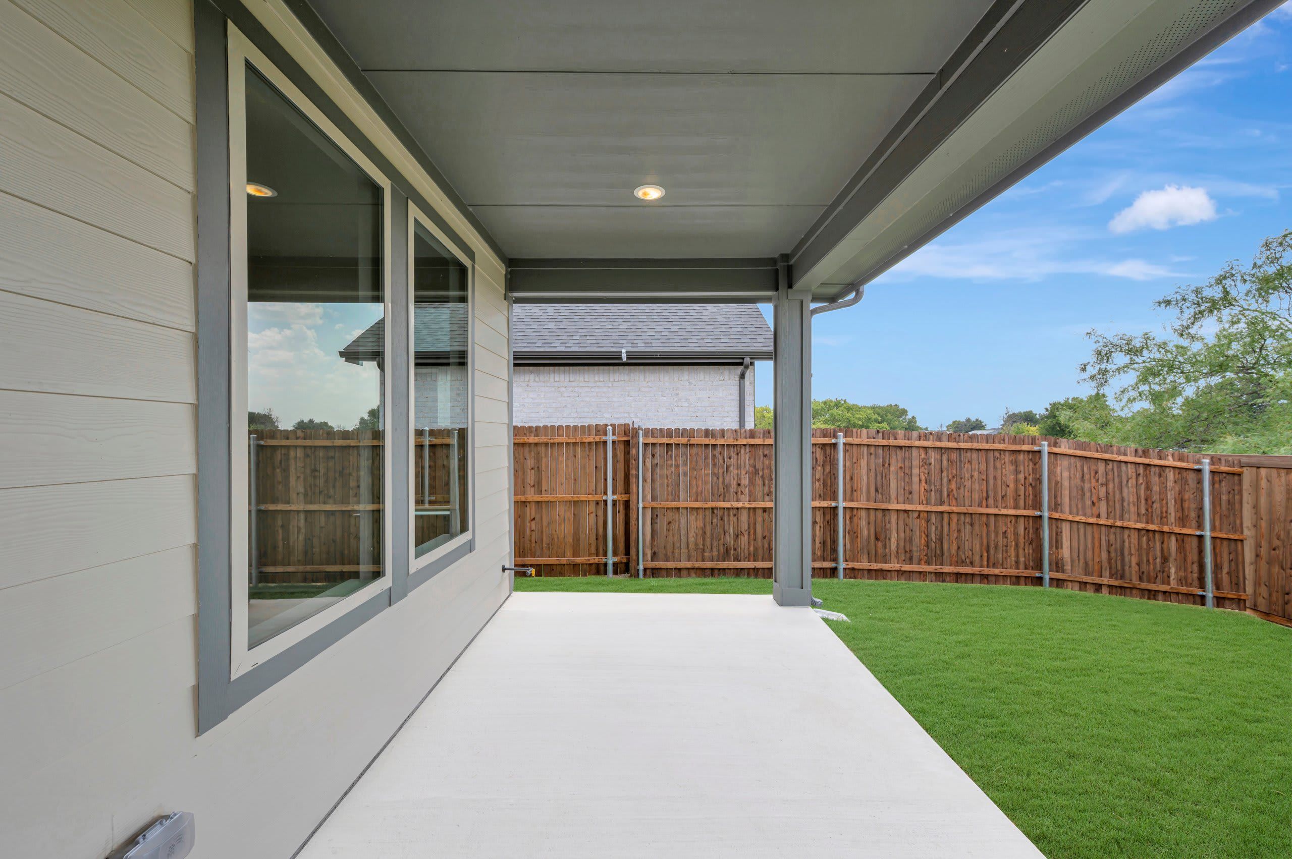 1733 Nesting Robin Lane