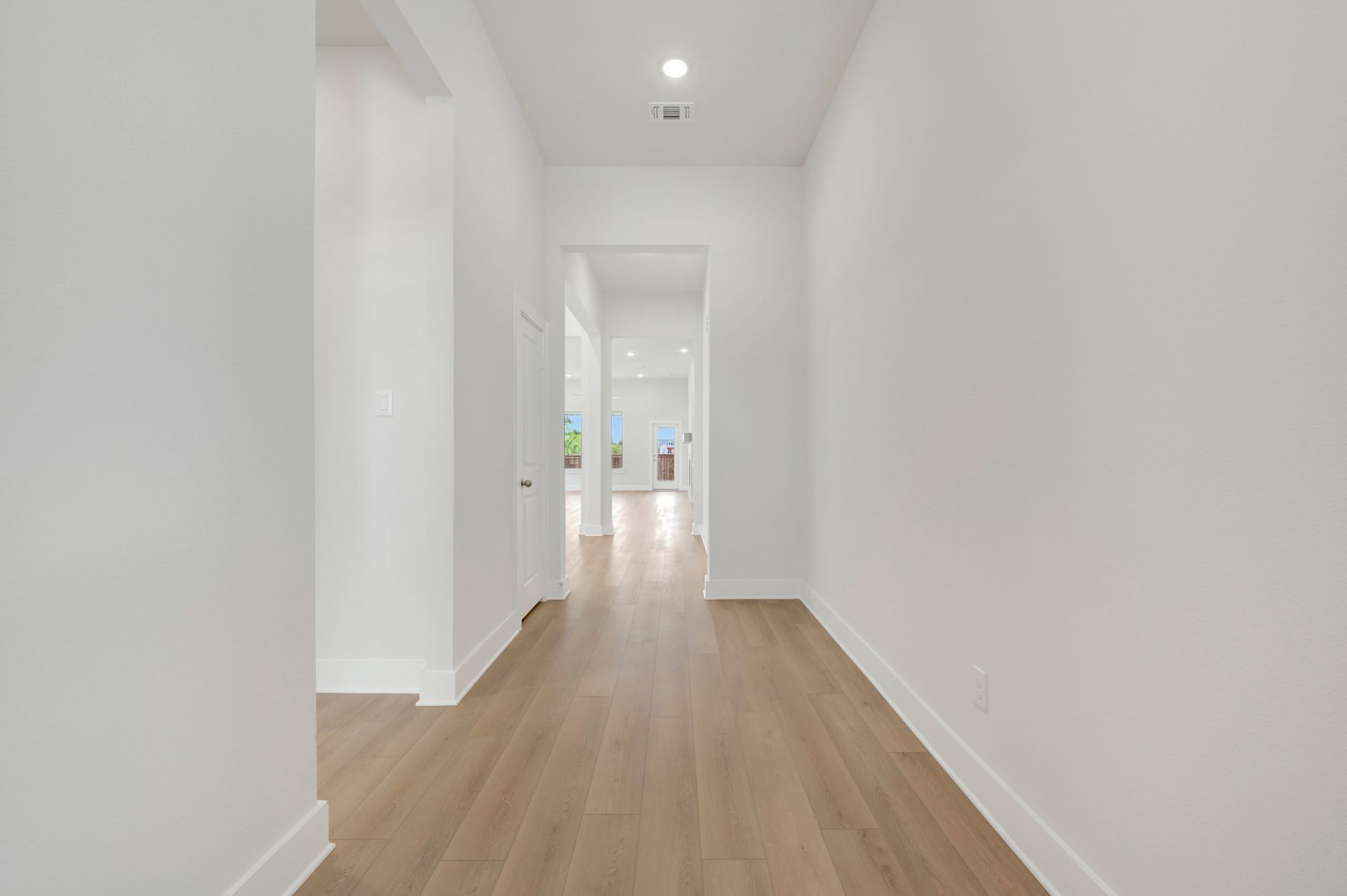 1733 Nesting Robin Lane