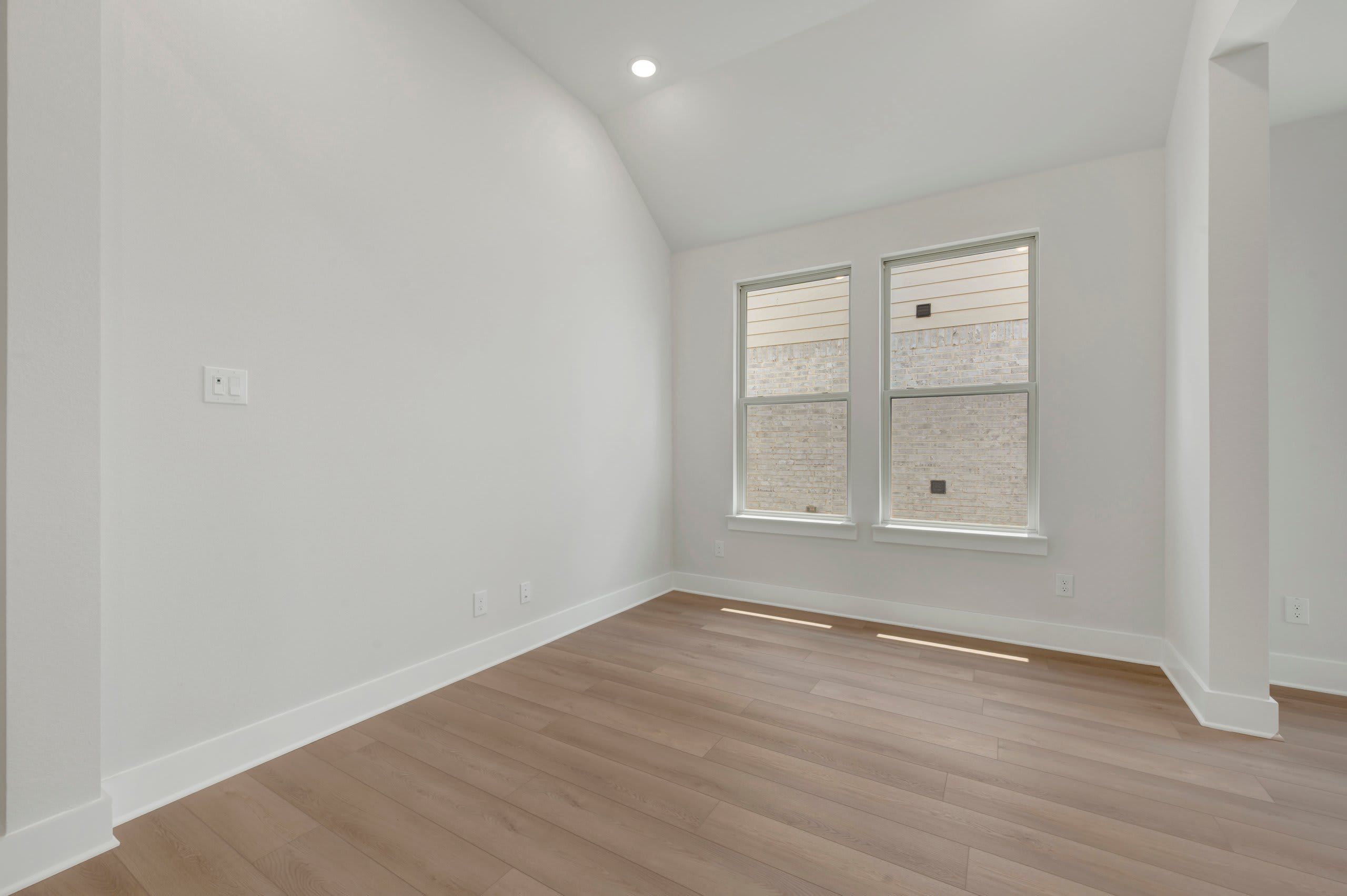 1733 Nesting Robin Lane