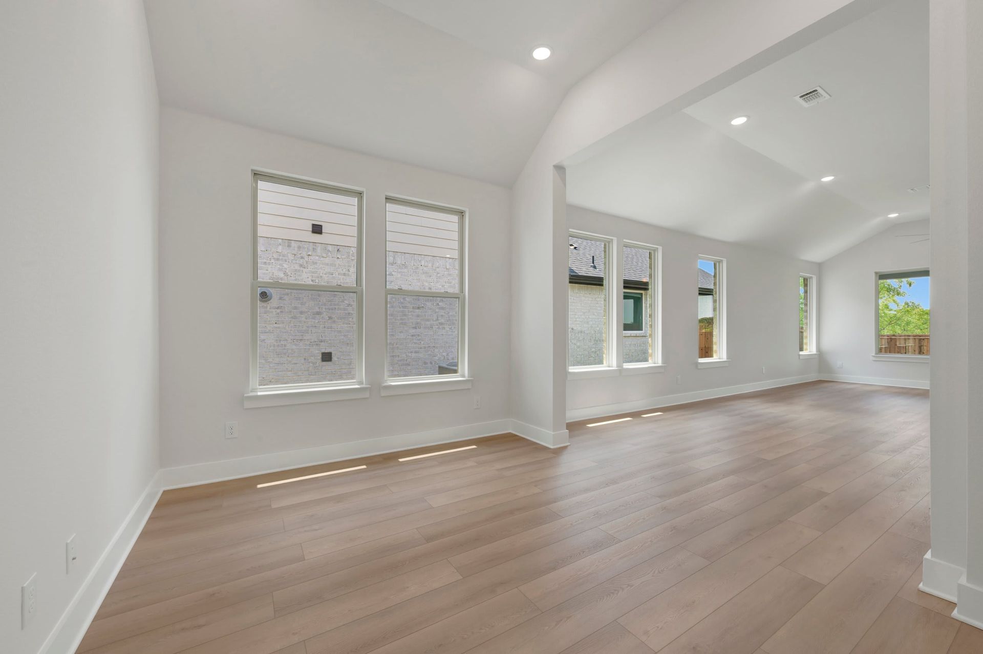 1733 Nesting Robin Lane