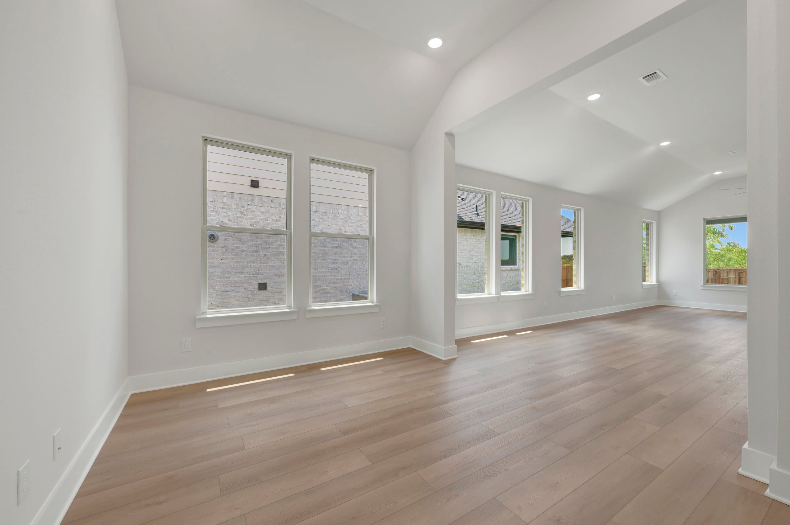 1733 Nesting Robin Lane