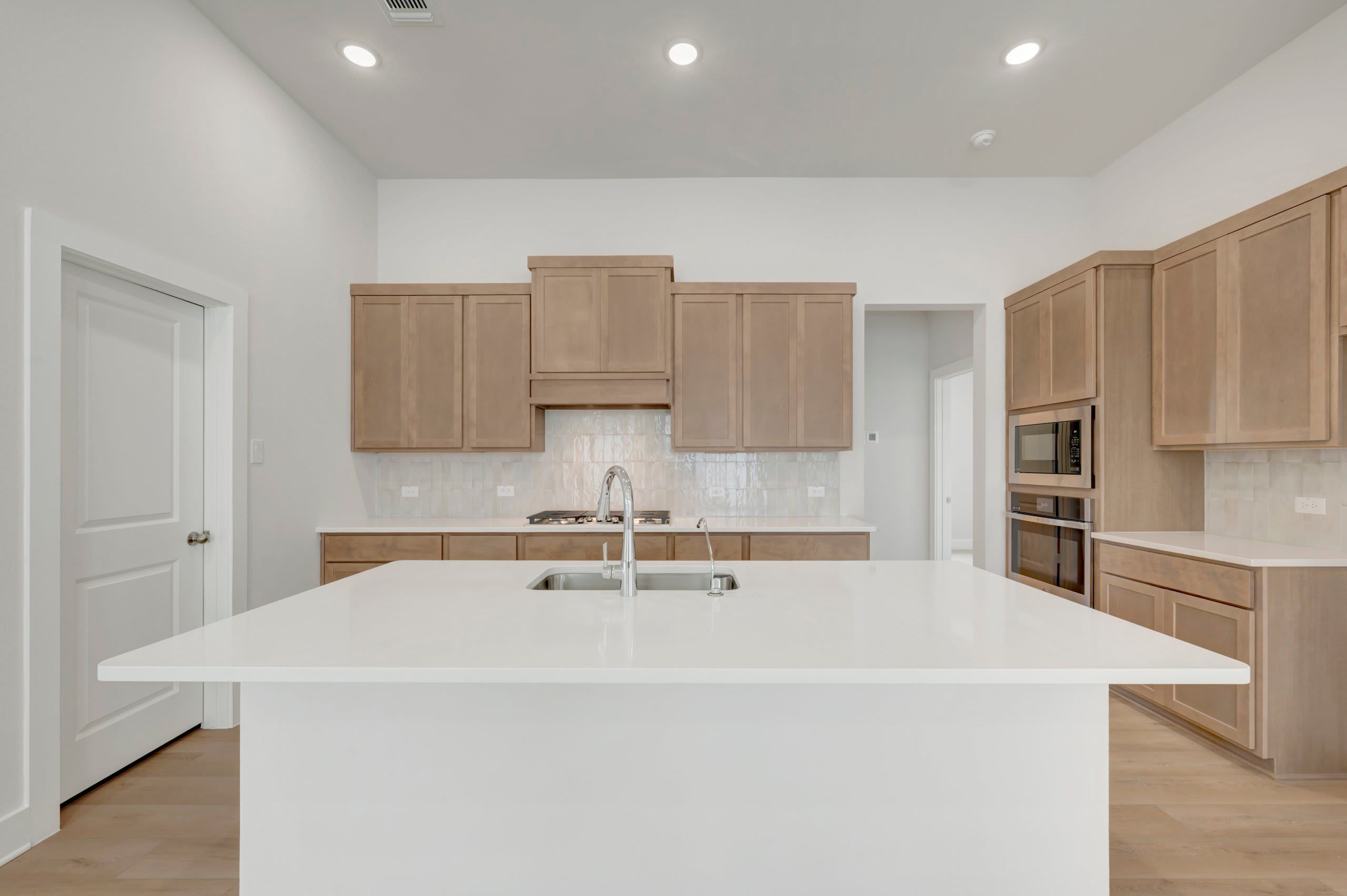1733 Nesting Robin Lane