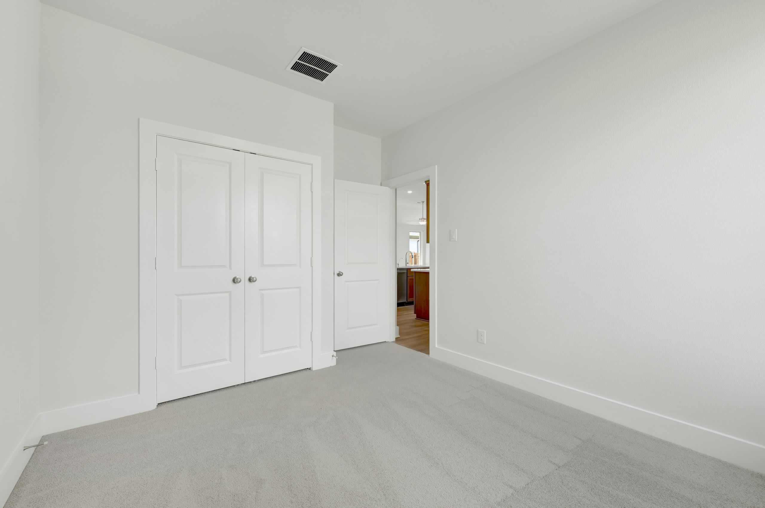1733 Nesting Robin Lane