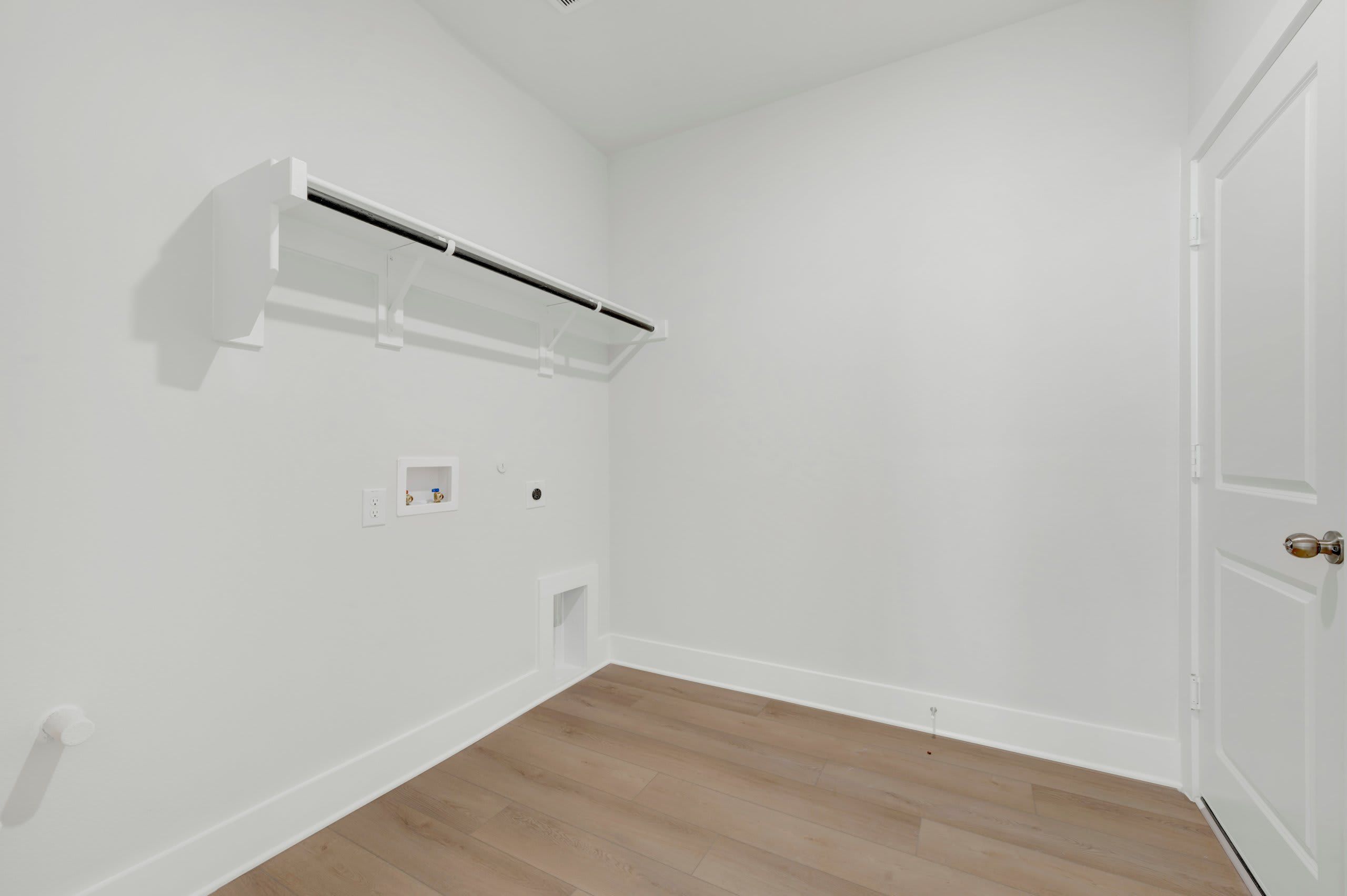 1733 Nesting Robin Lane