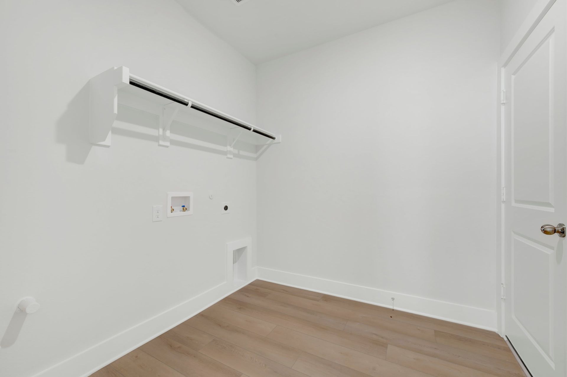 1733 Nesting Robin Lane
