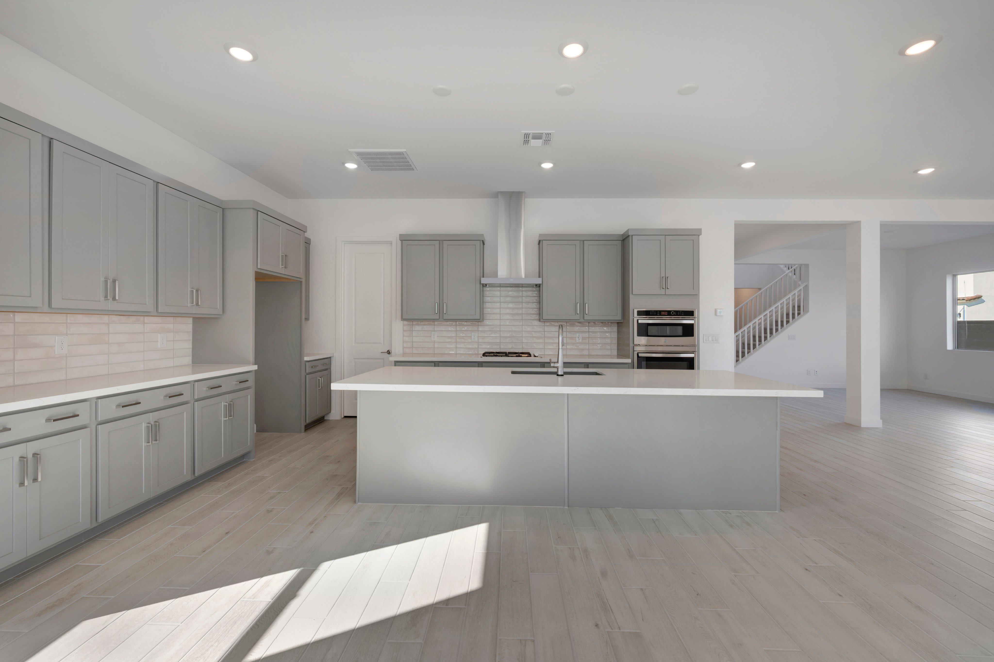 2405 E LECCINO DR