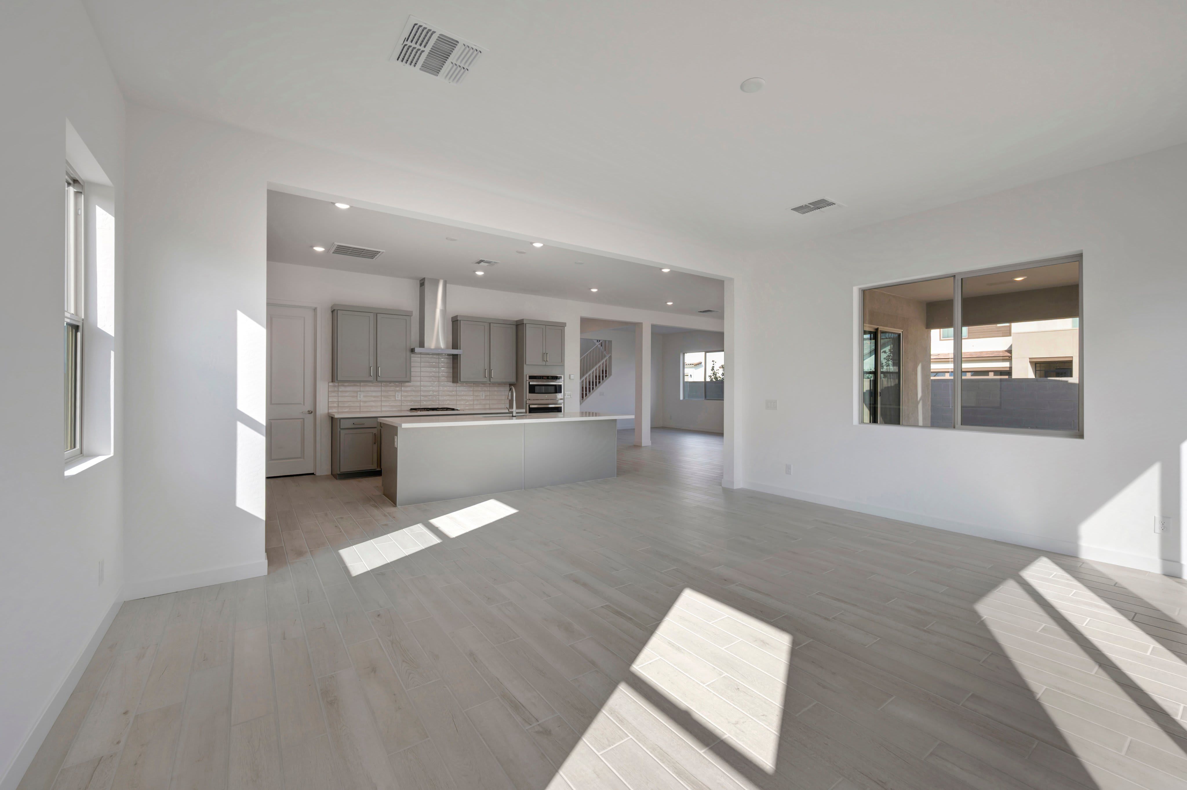 2405 E LECCINO DR