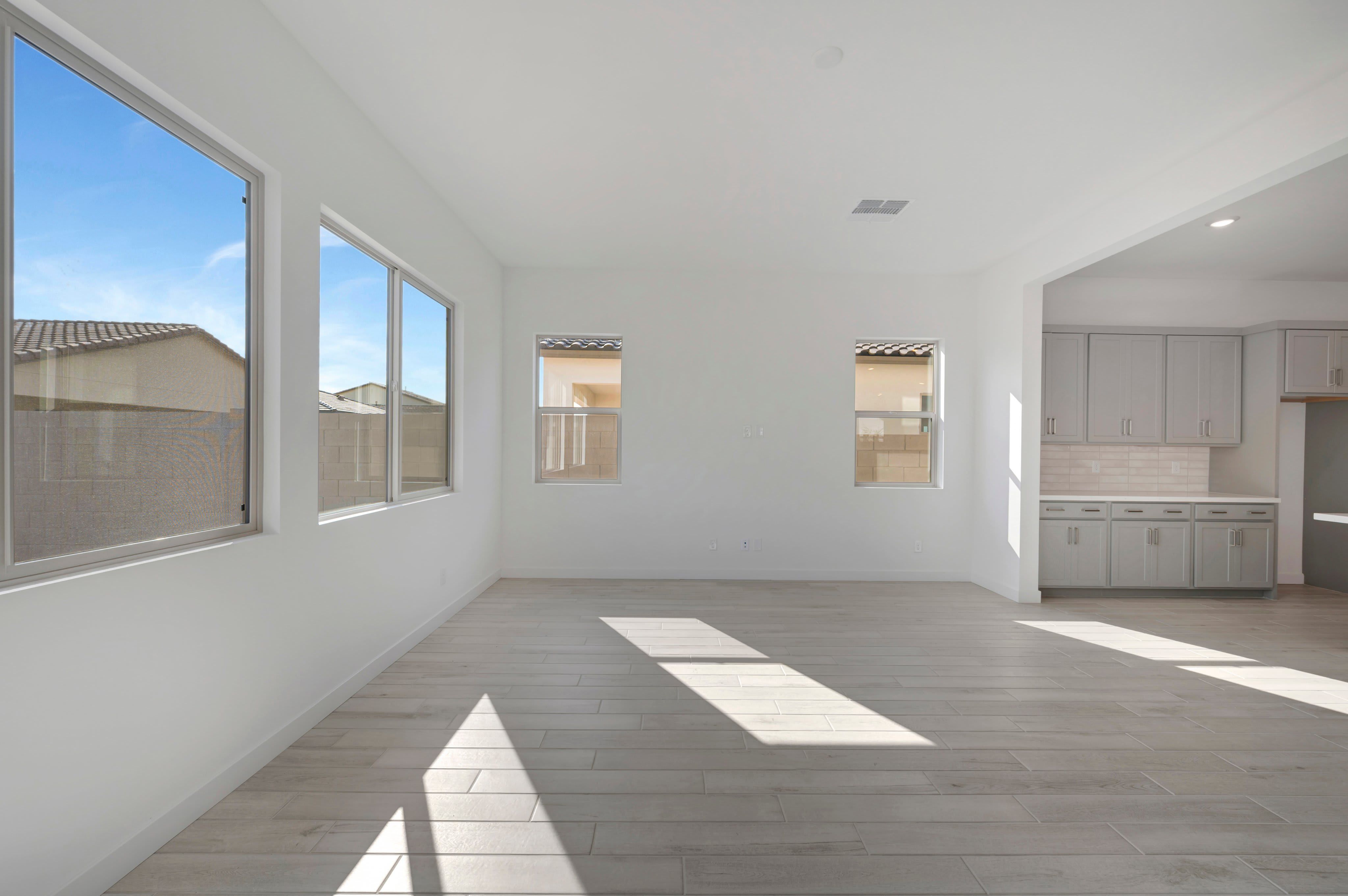 2405 E LECCINO DR