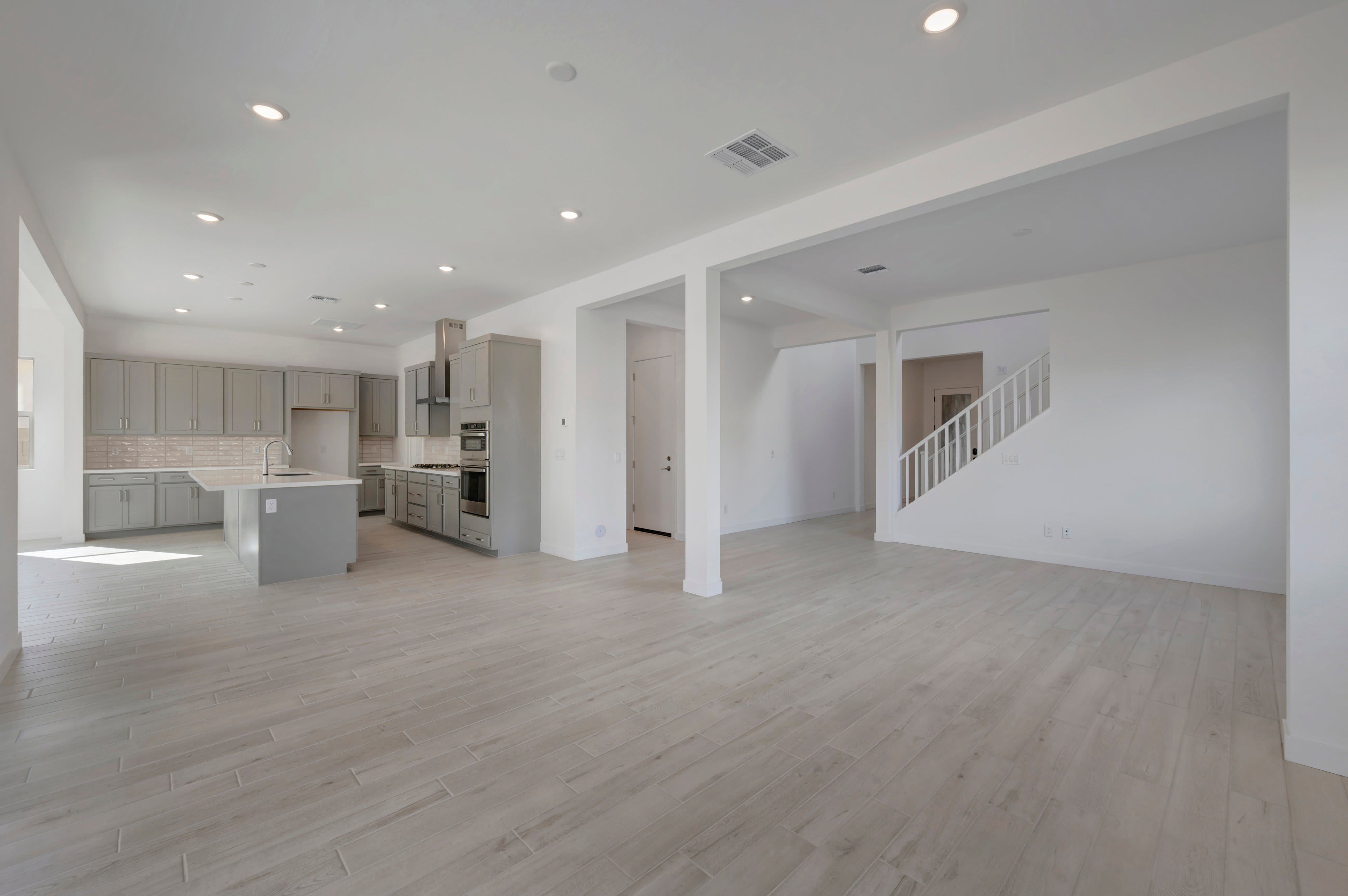 2405 E LECCINO DR