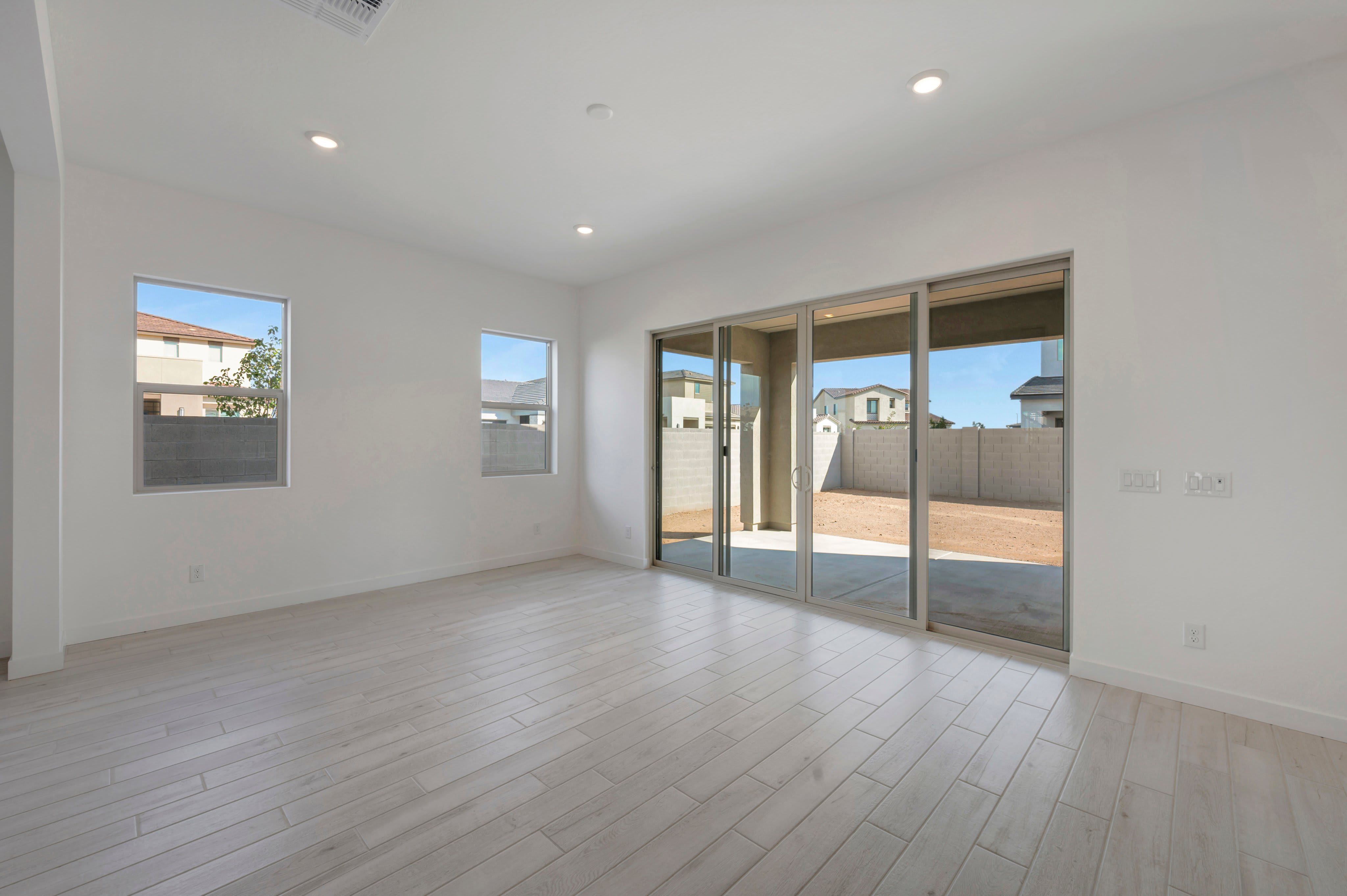 2405 E LECCINO DR