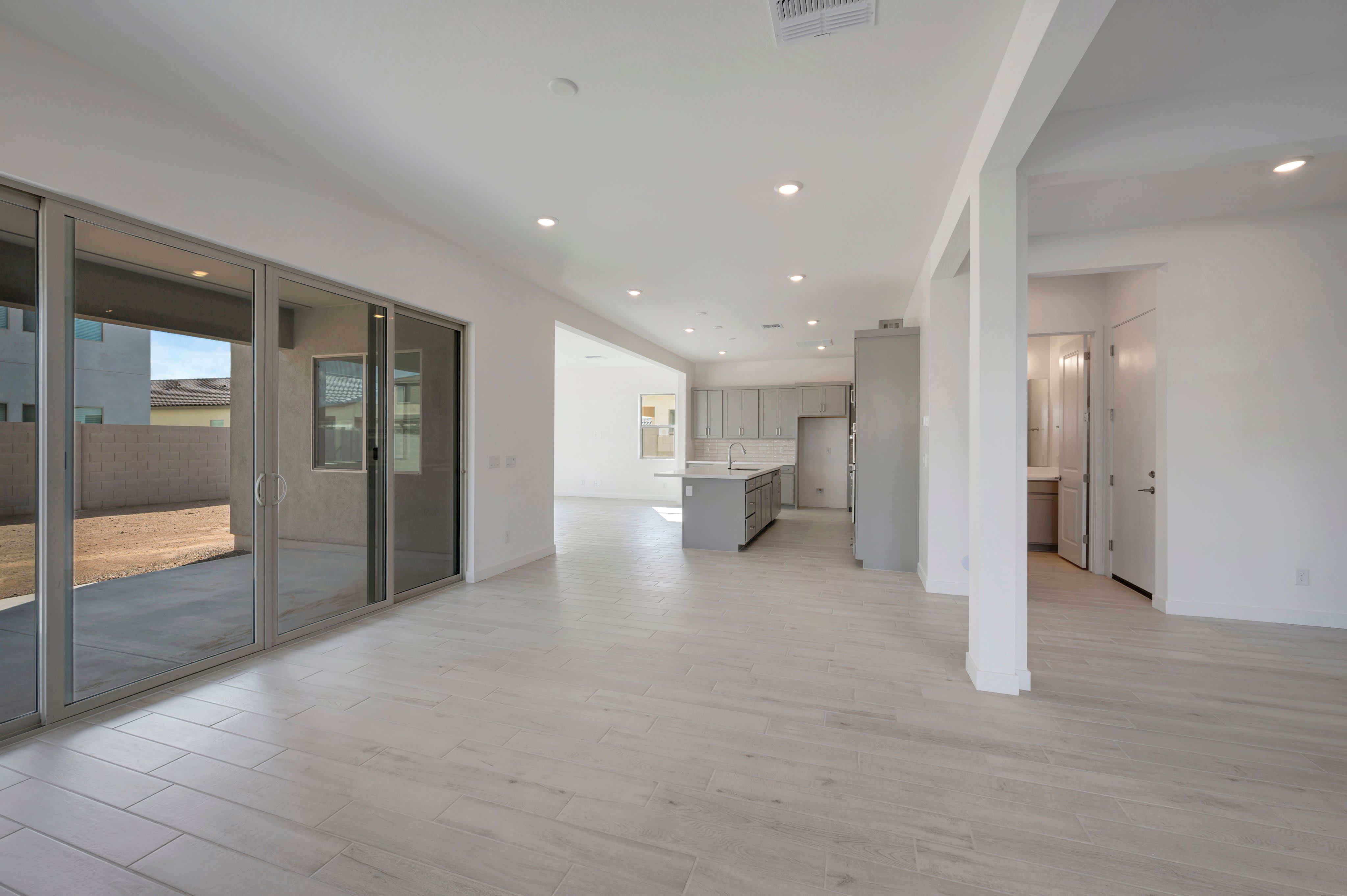 2405 E LECCINO DR