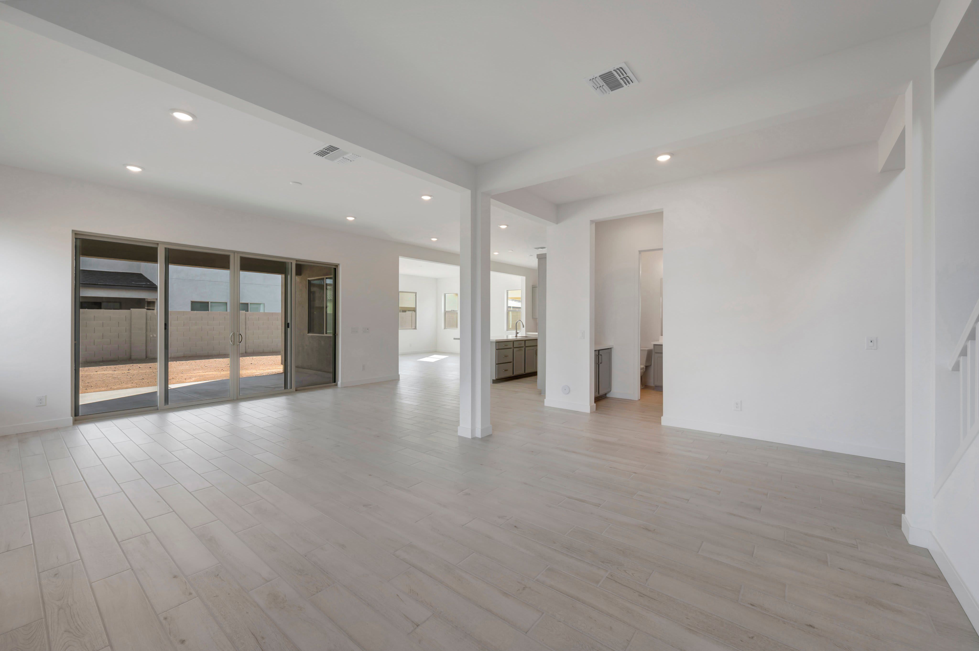 2405 E LECCINO DR