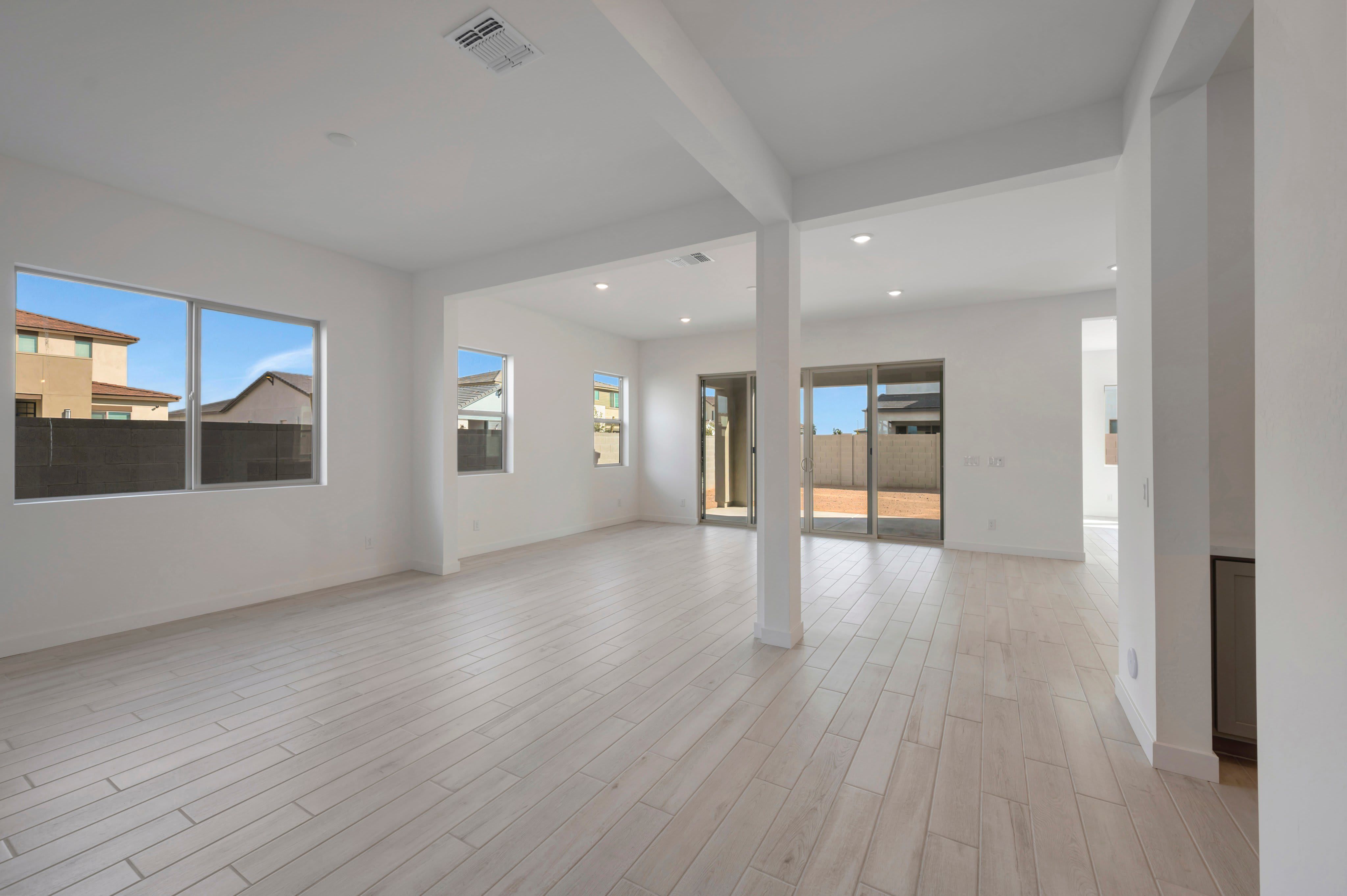 2405 E LECCINO DR