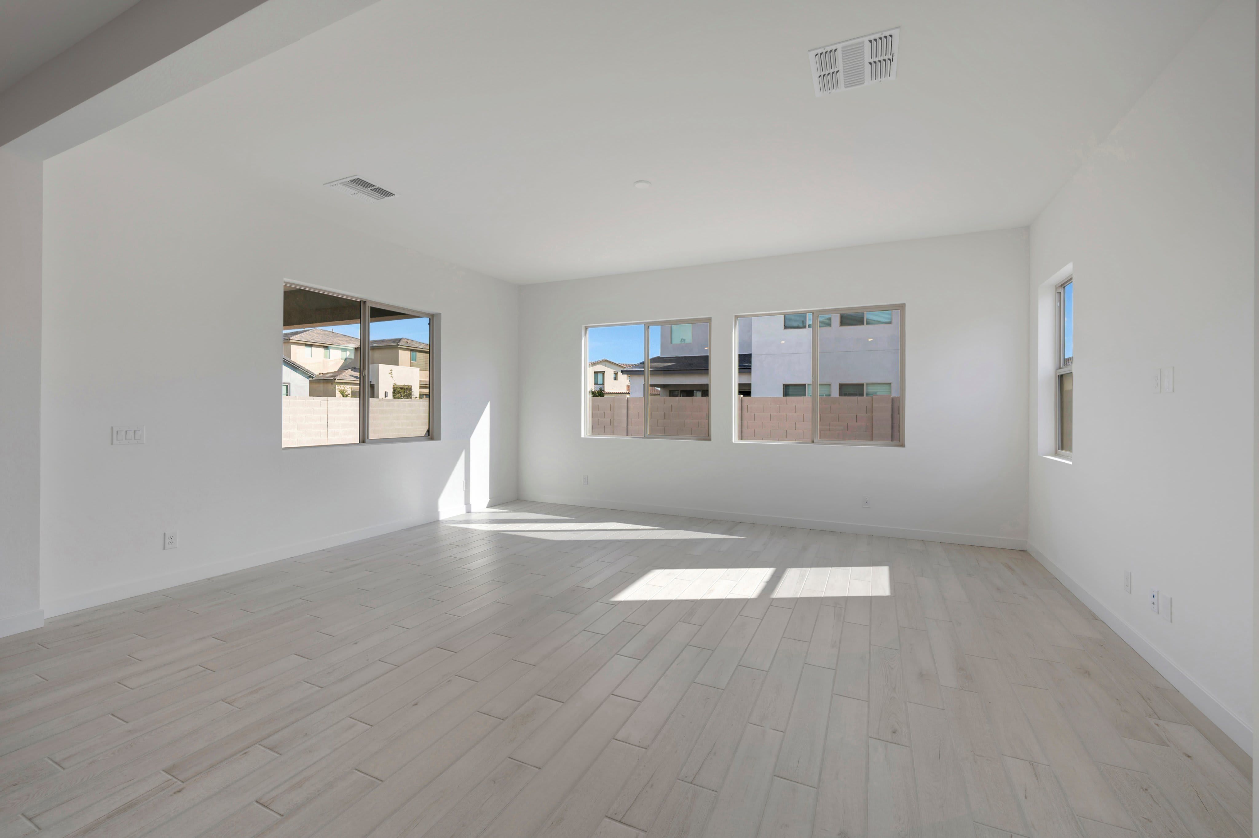 2405 E LECCINO DR
