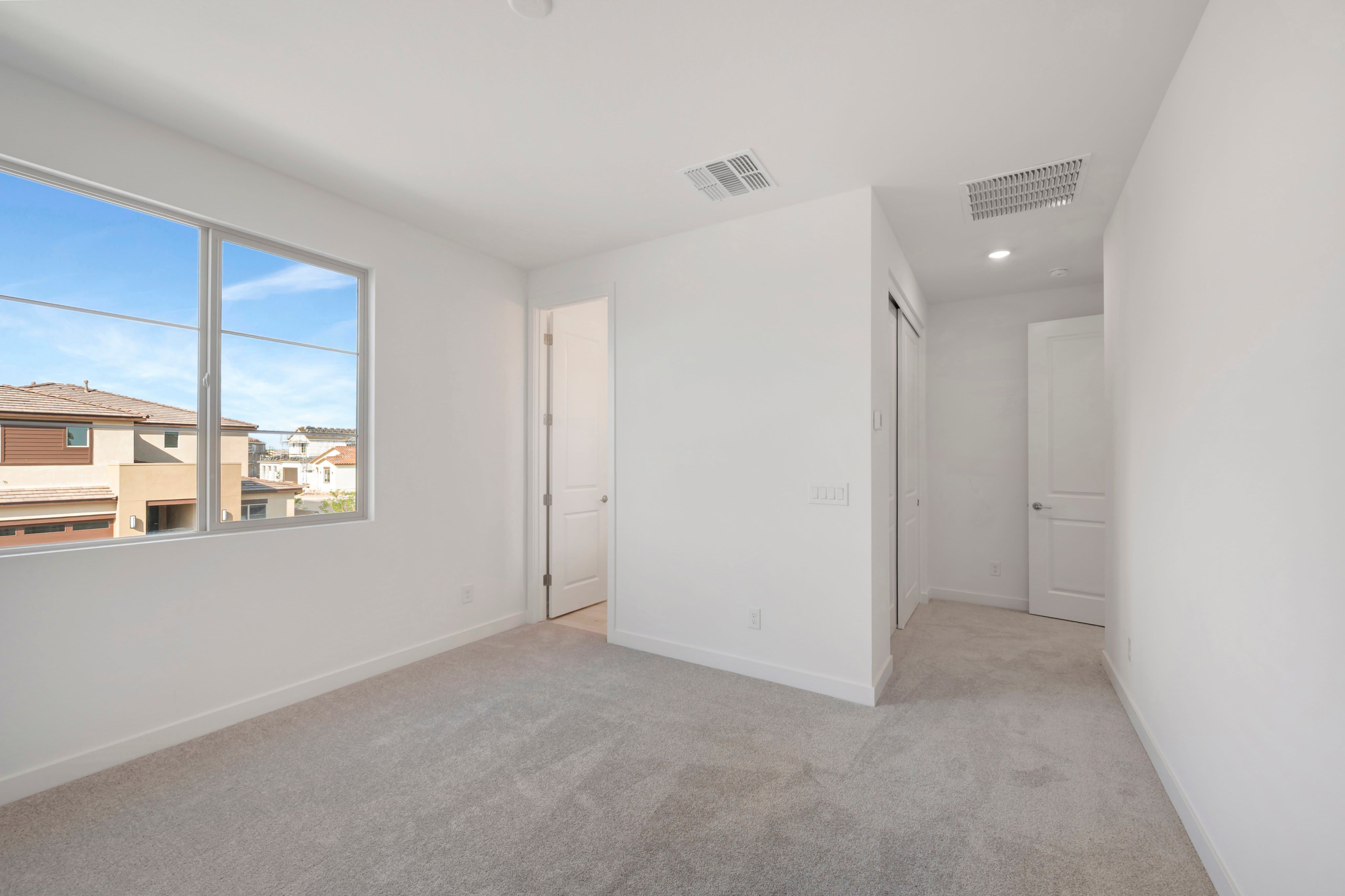 2405 E LECCINO DR