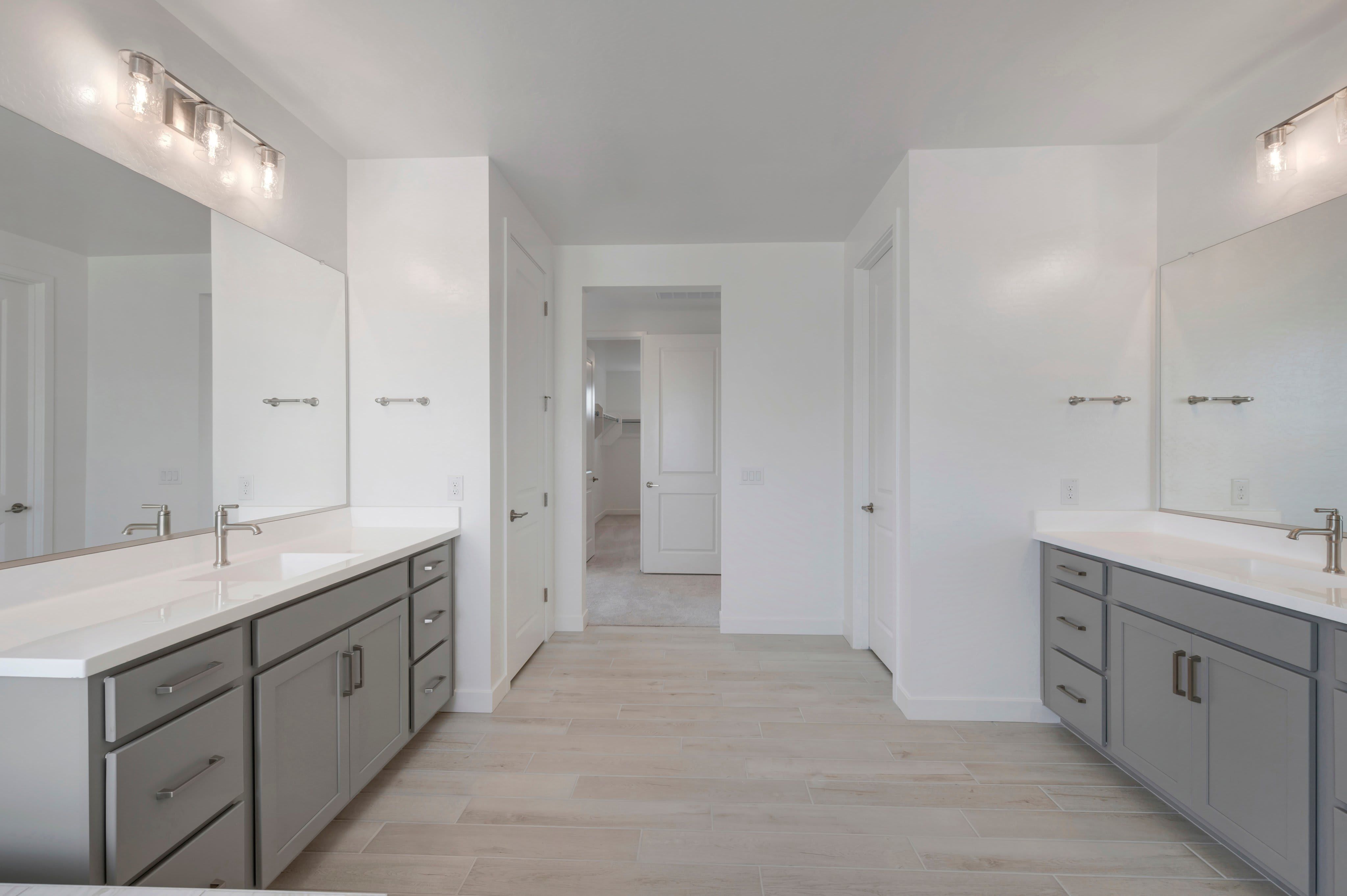 2405 E LECCINO DR