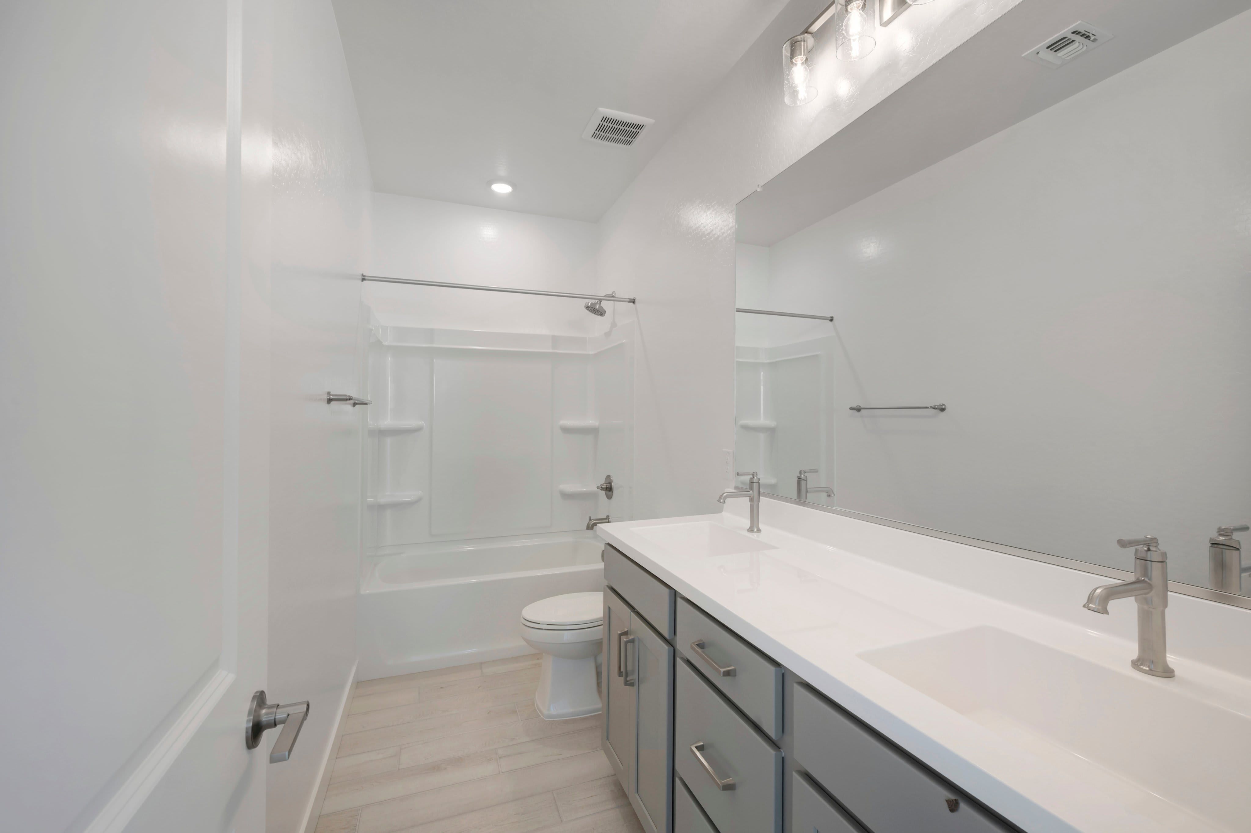 2405 E LECCINO DR
