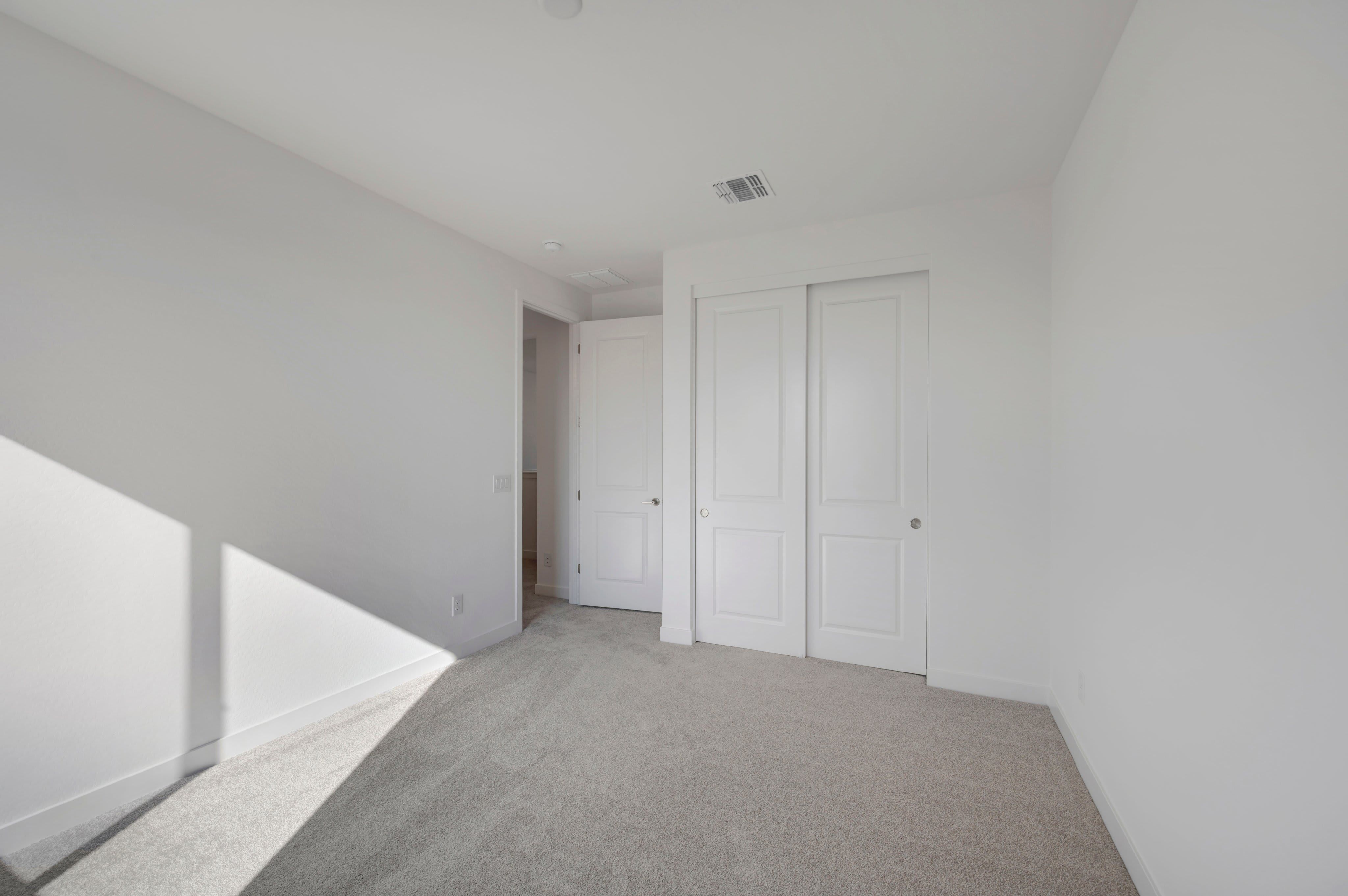 2405 E LECCINO DR