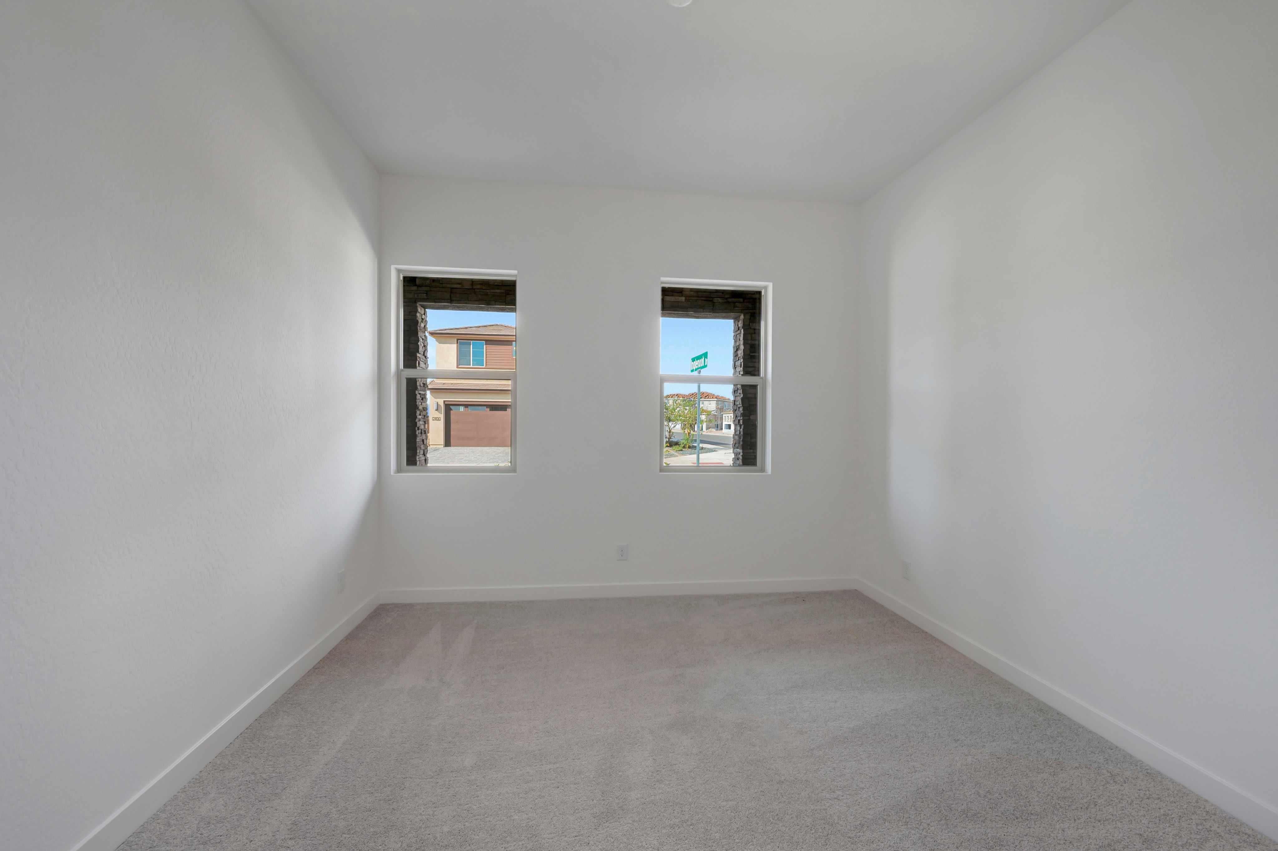 2405 E LECCINO DR