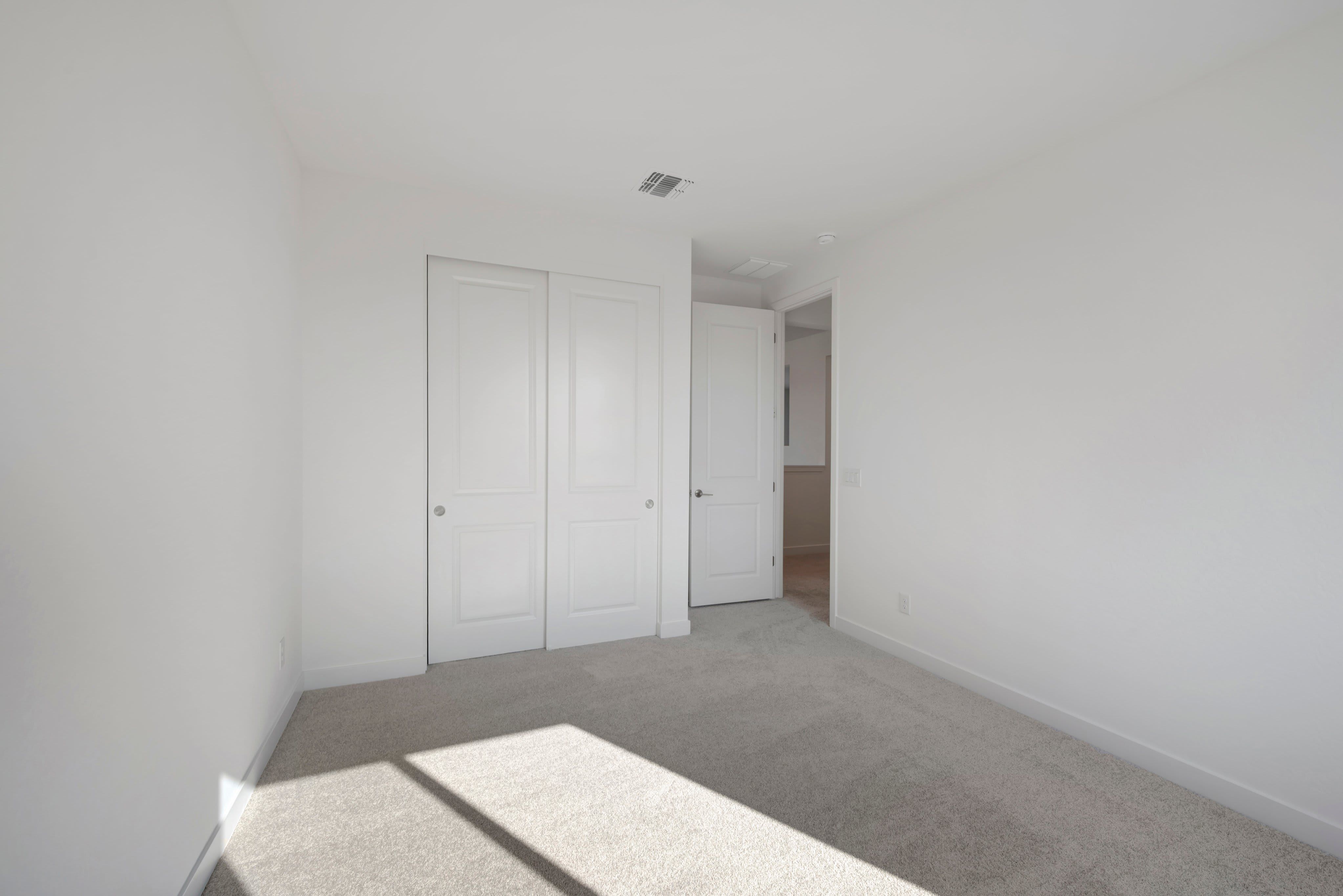 2405 E LECCINO DR