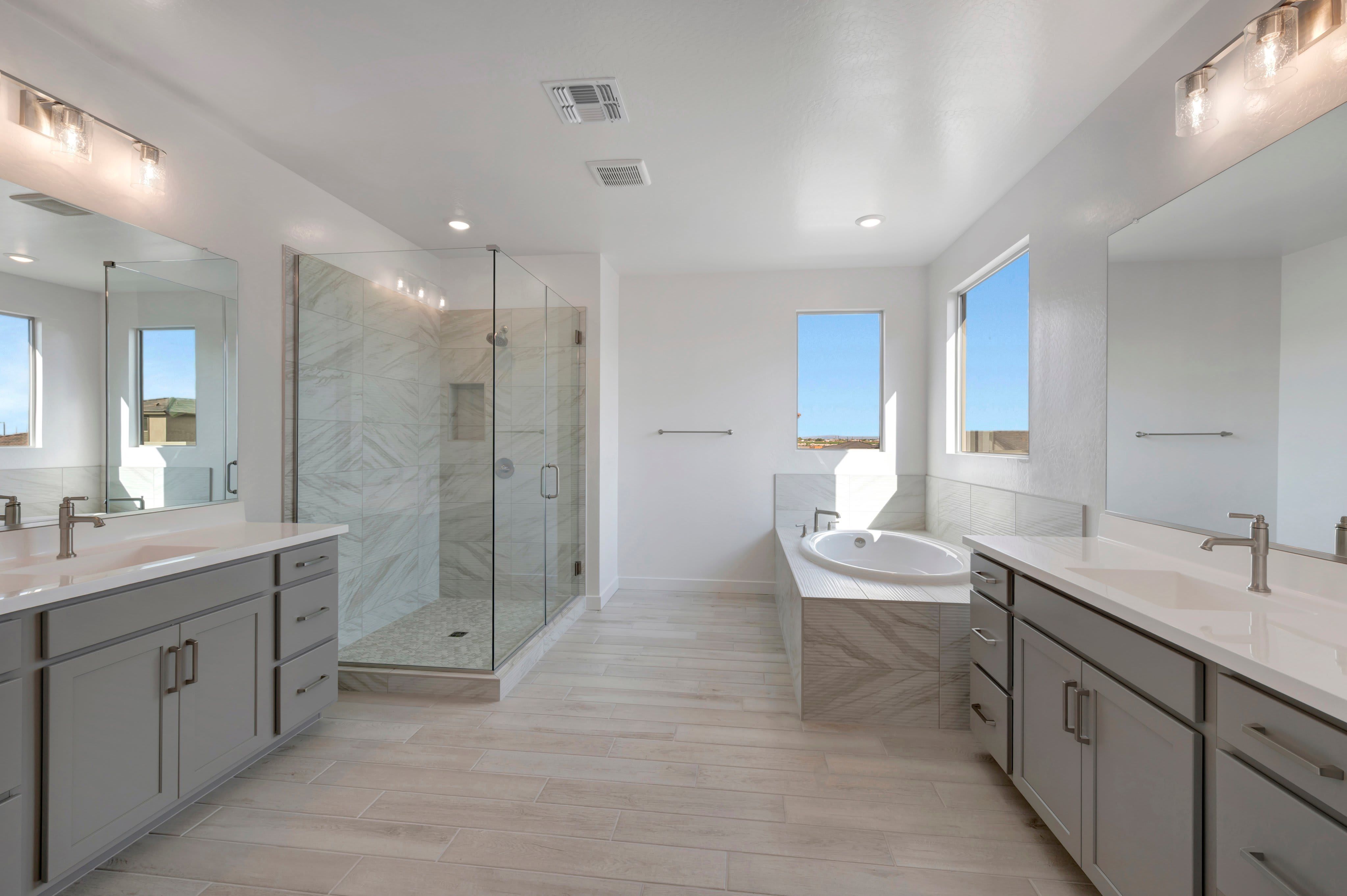2405 E LECCINO DR