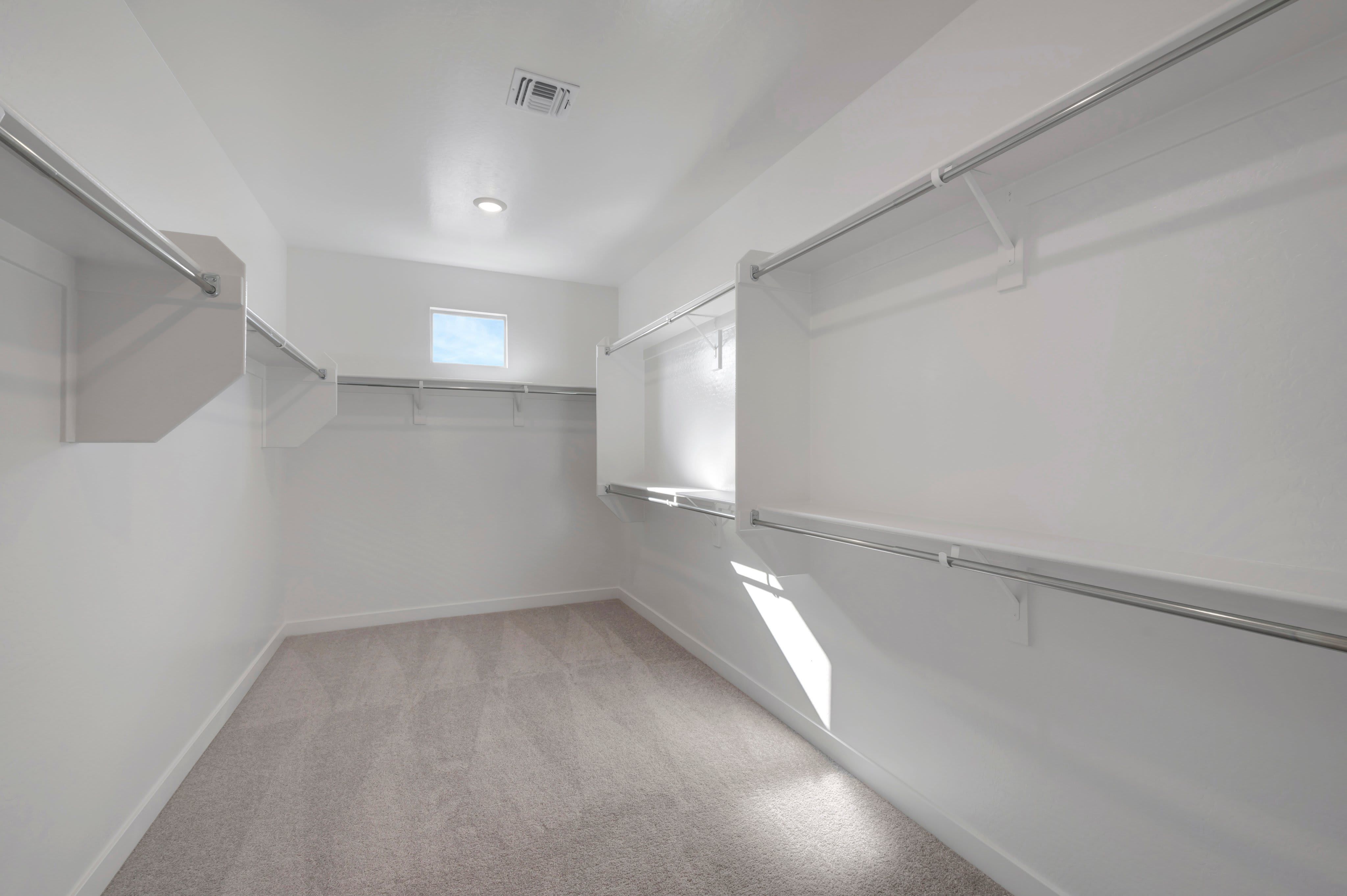 2405 E LECCINO DR