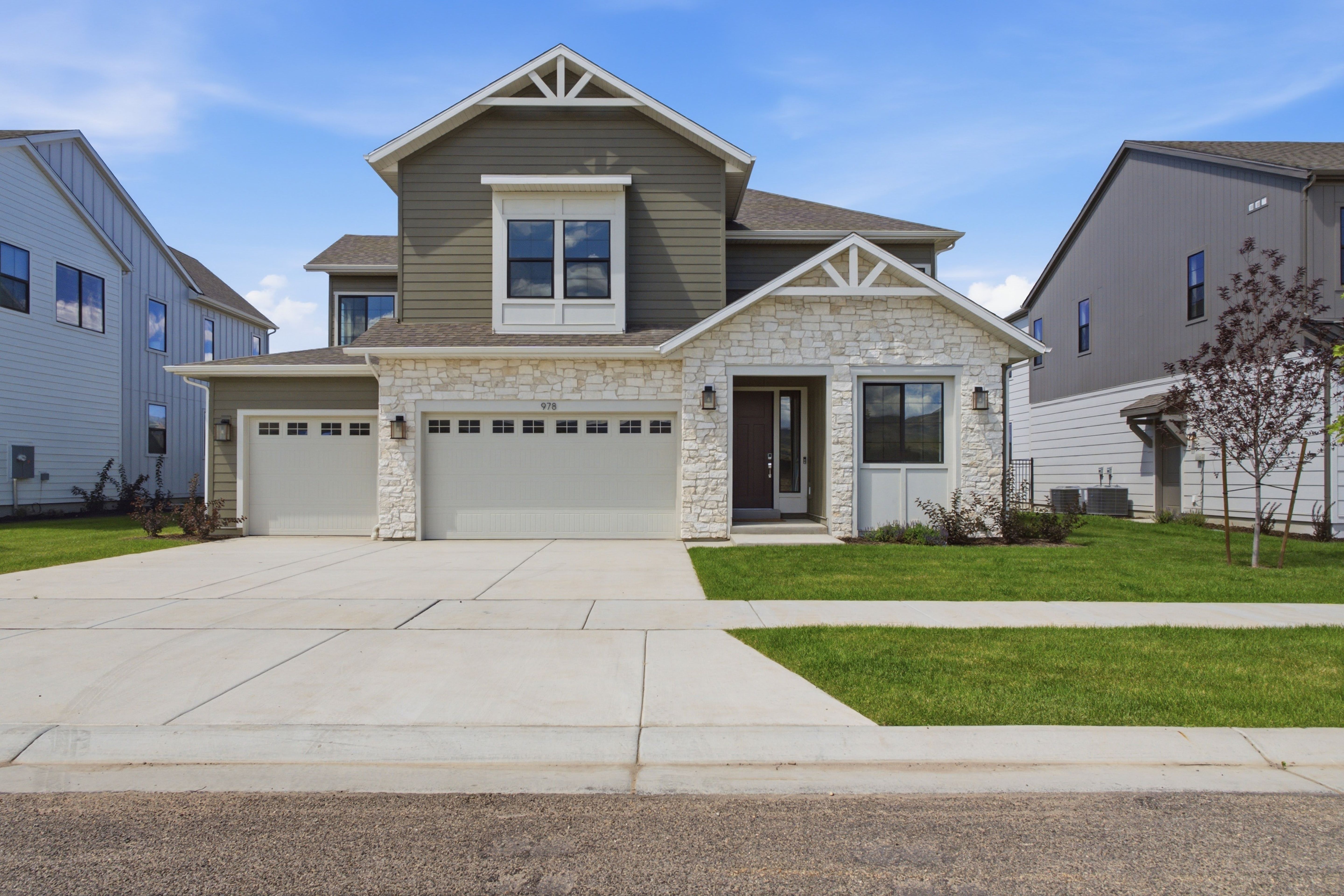 978 S Romney Road