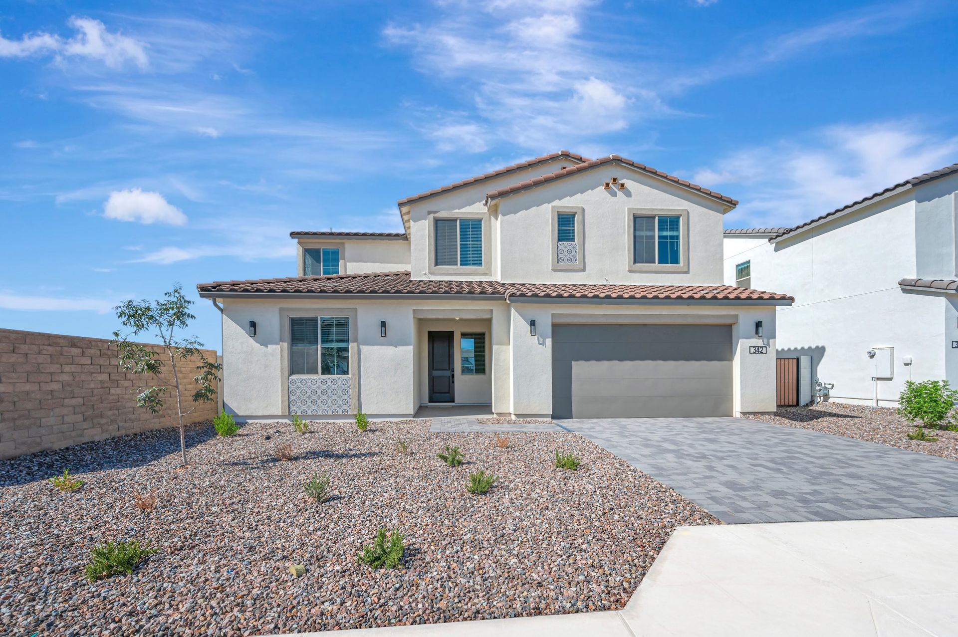 342 E La Estela Ln