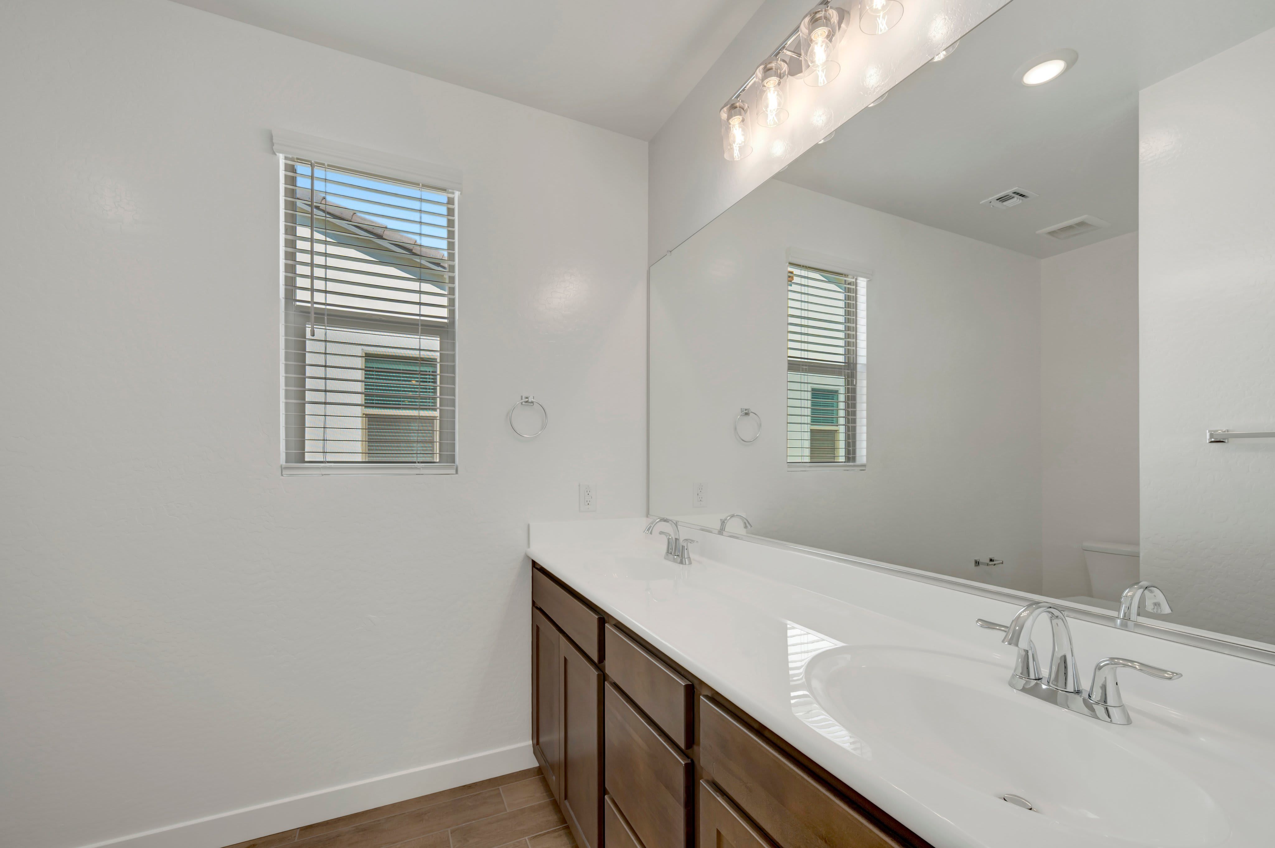 342 E La Estela Ln