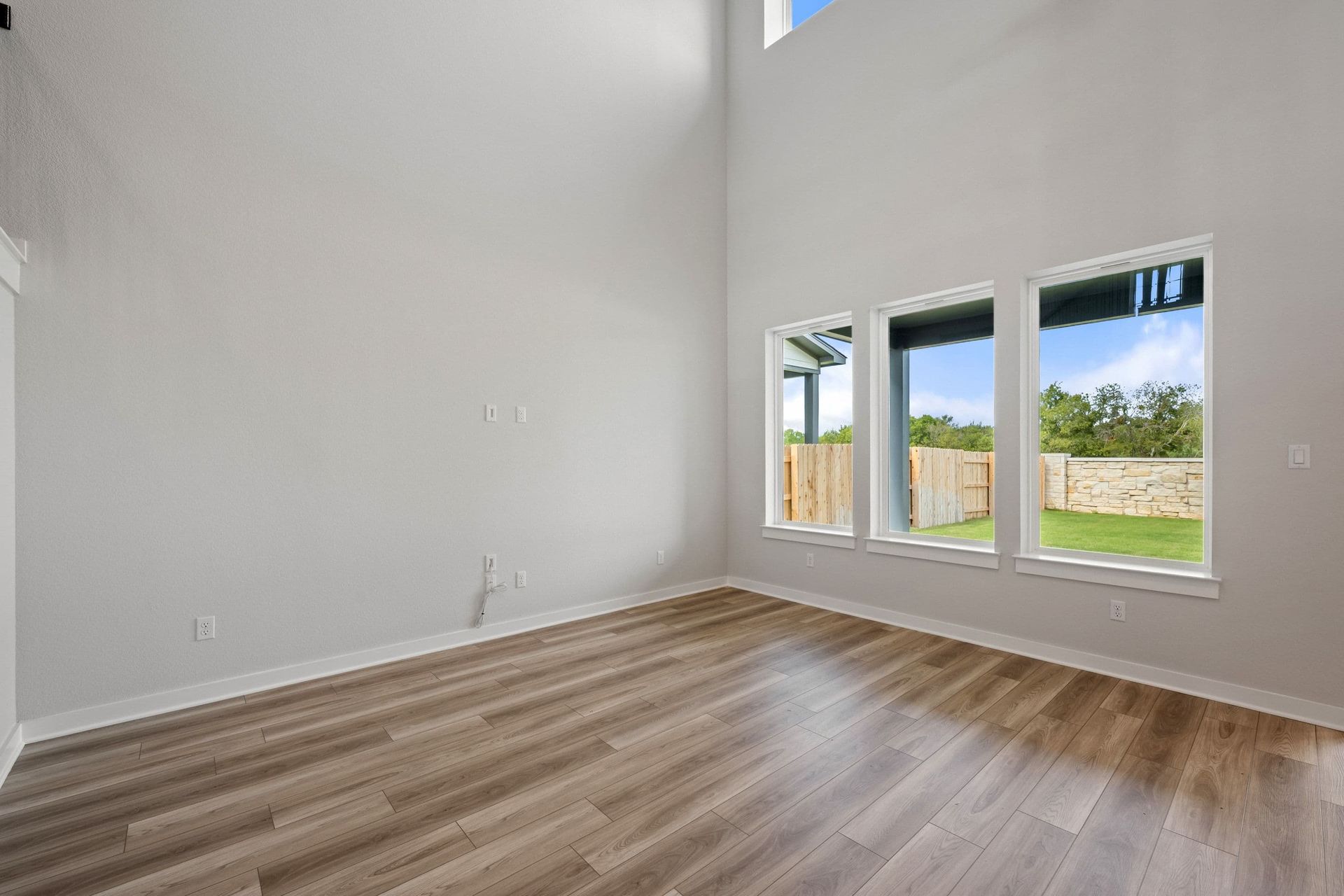 10716 Worth Lane