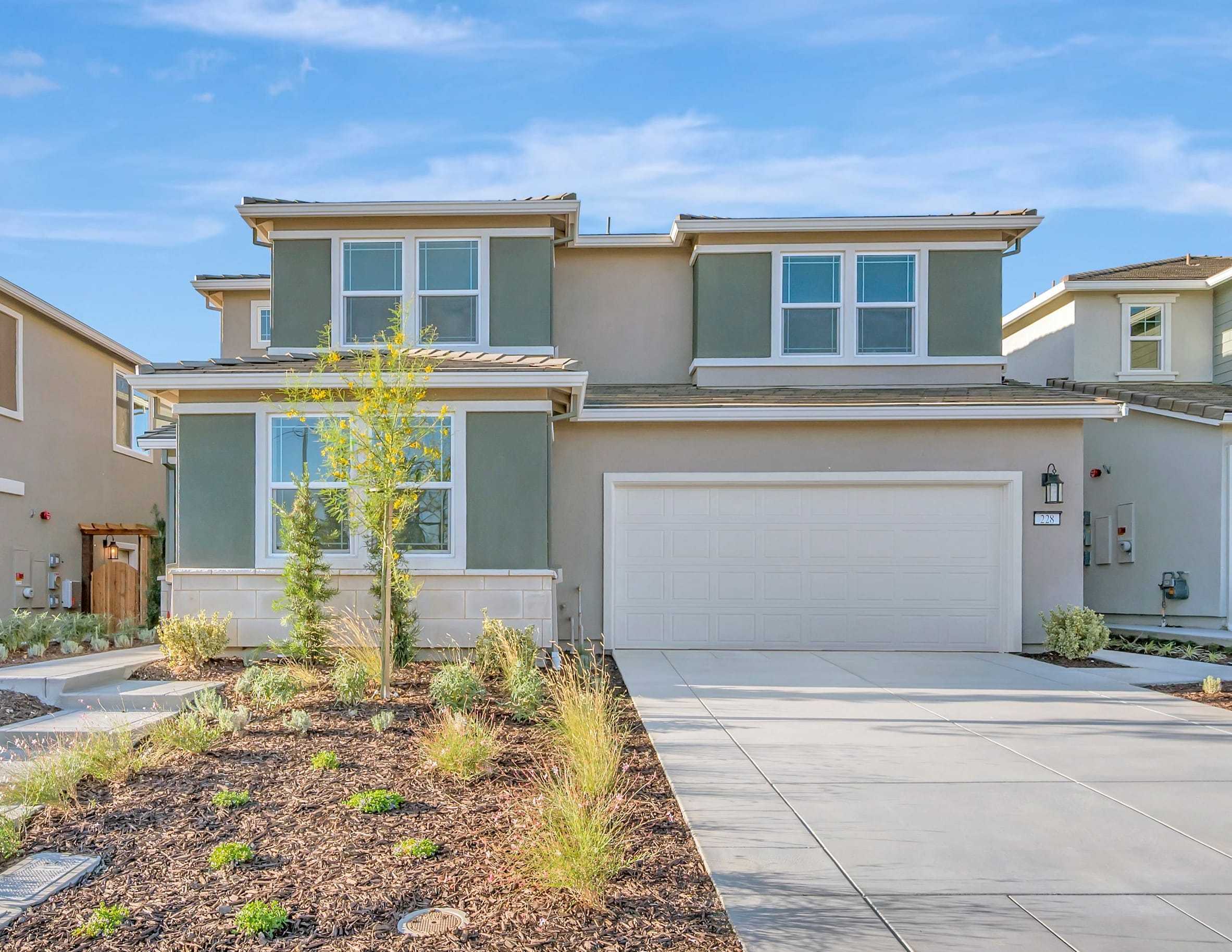 228 W Nasergholi Avenue