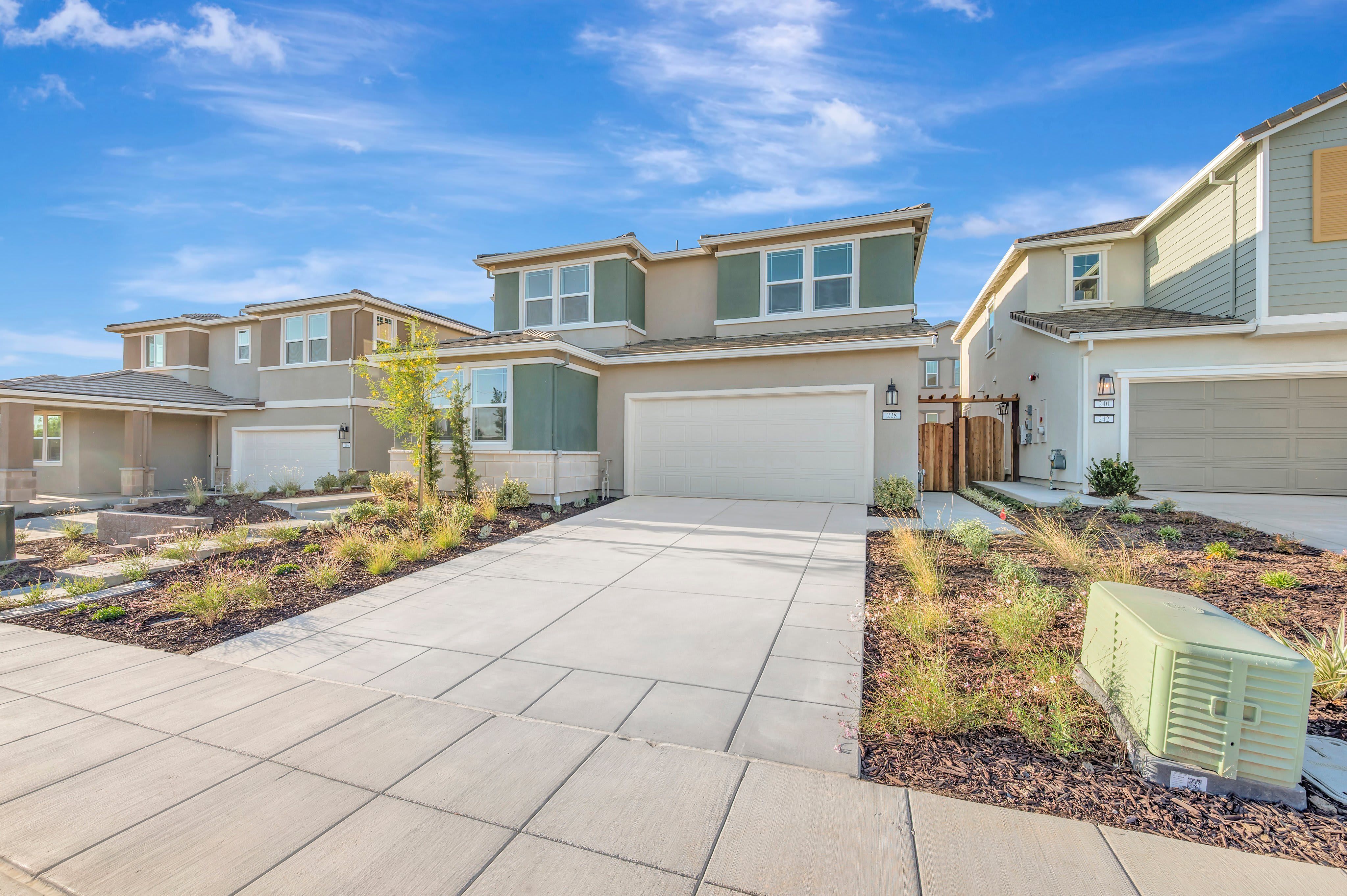 228 W Nasergholi Avenue