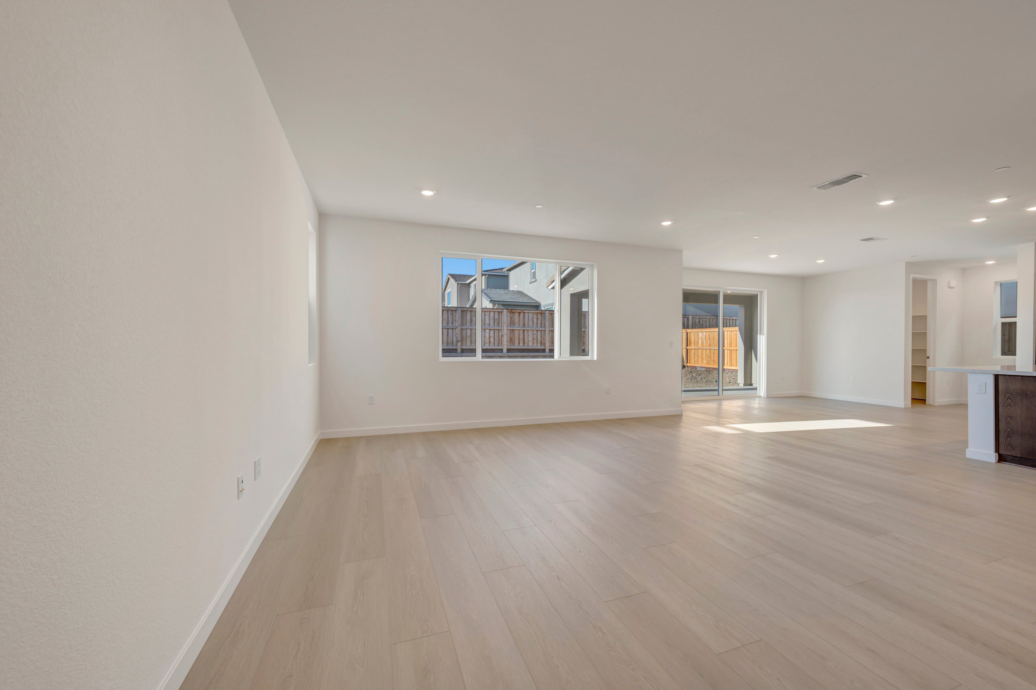 228 W Nasergholi Avenue