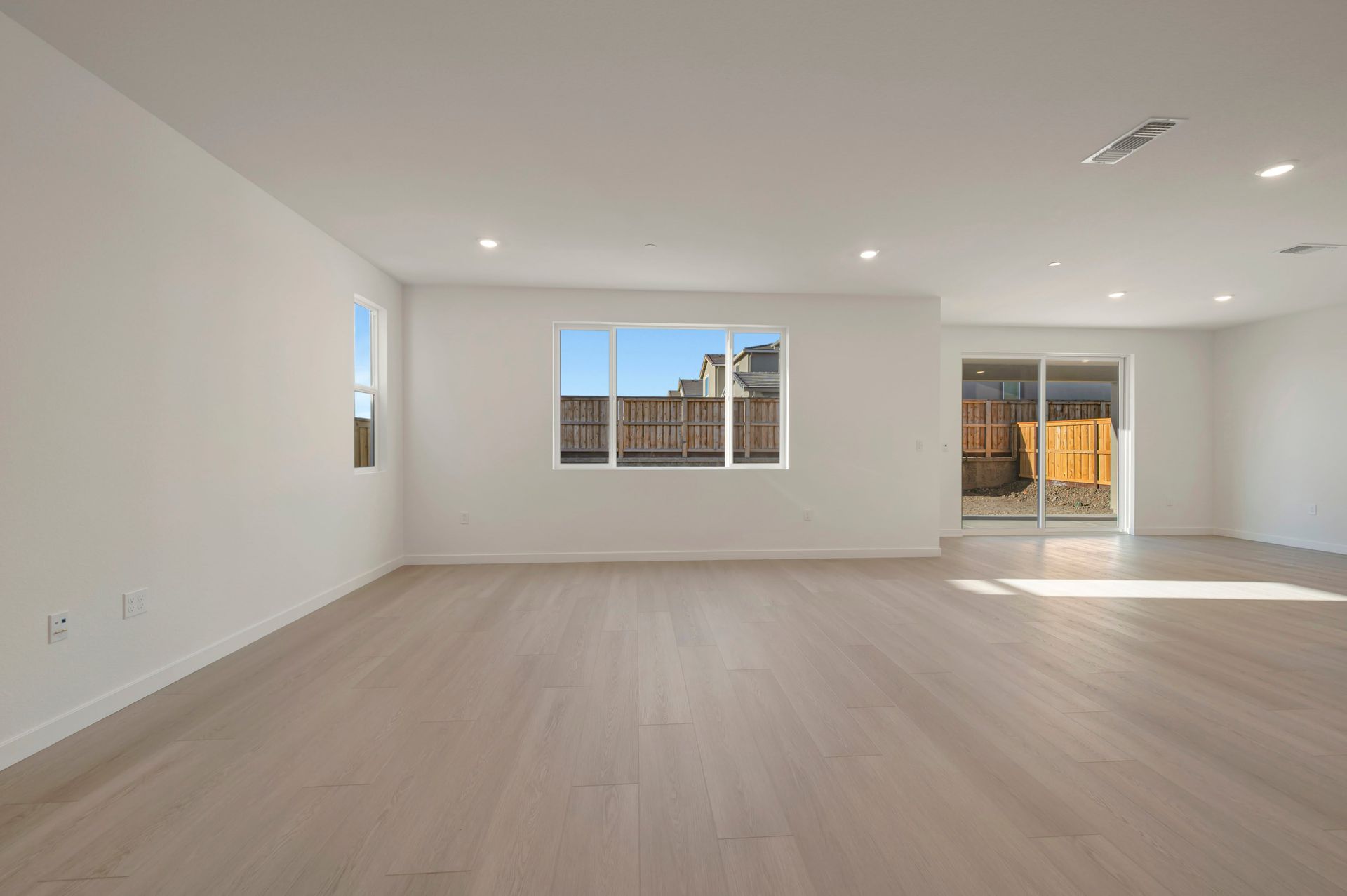 228 W Nasergholi Avenue