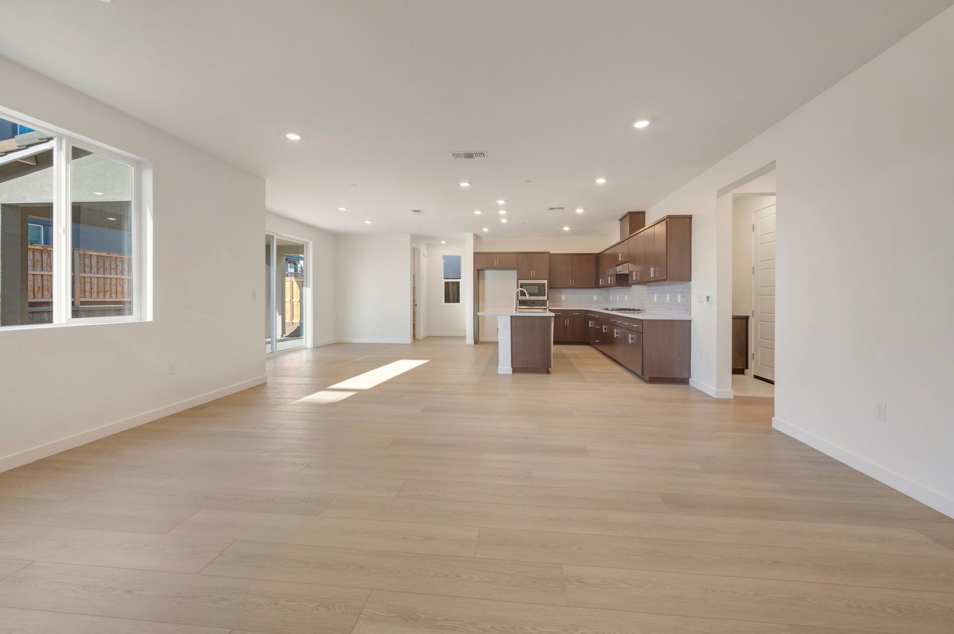 228 W Nasergholi Avenue